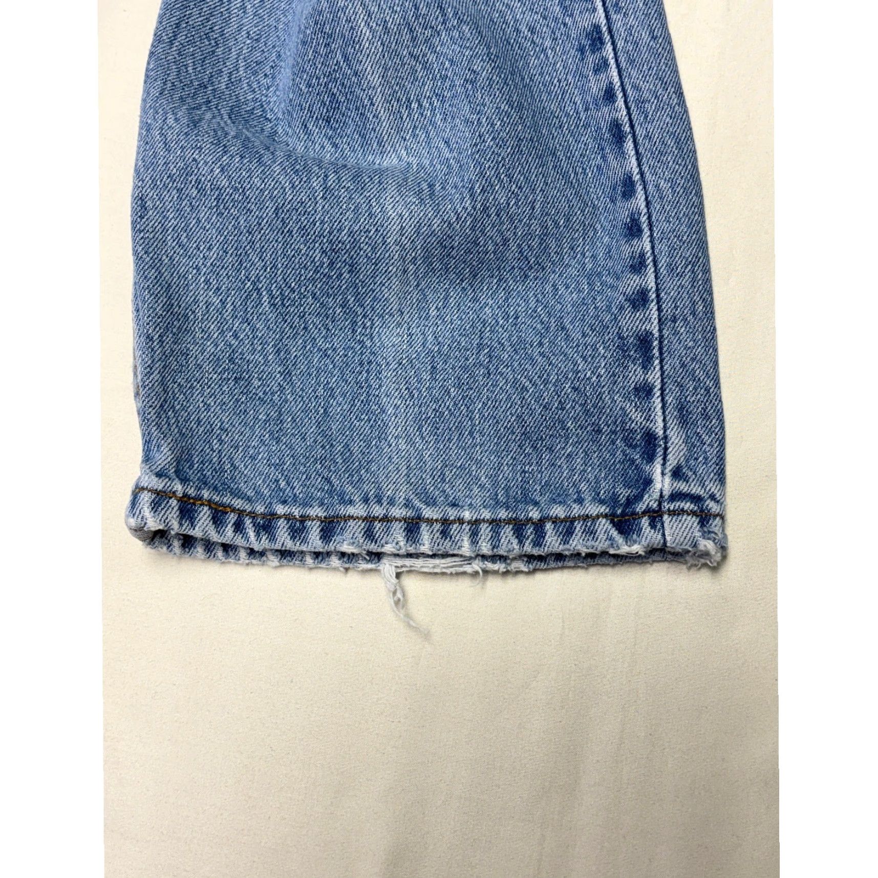 Levi's VINTAGE Levi's 505 Jeans Light Wash Regular Fit Straight Leg Mens W36 L30 Size US 36 / EU 52 - 7 Thumbnail