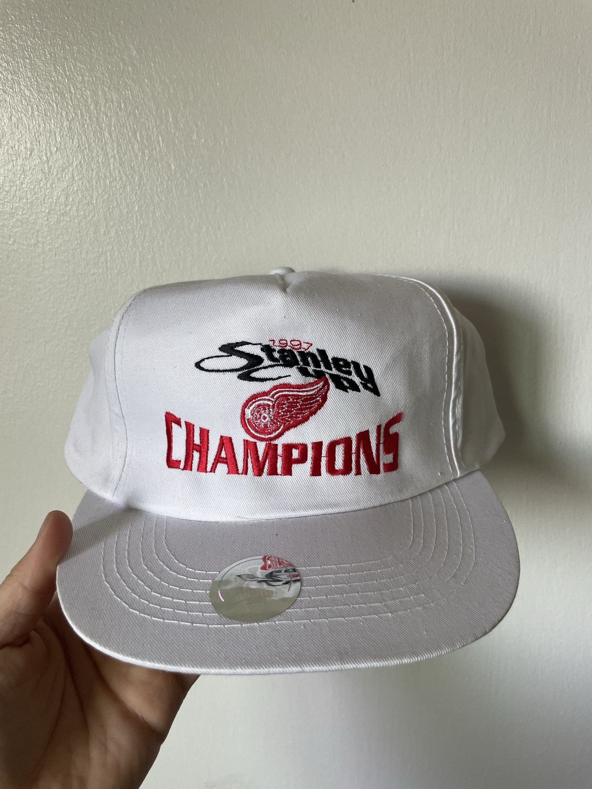 NHL Vintage 1997 Red Wings Stanley Cup Champions Snapback NWT Size ONE SIZE - 1 Thumbnail