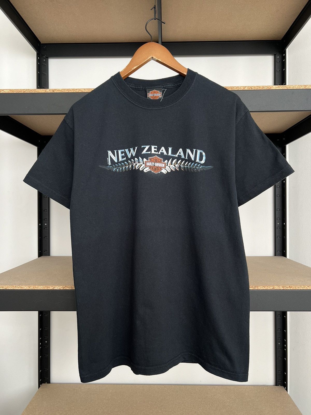 Harley Davidson Vintage 2002 Harley Davidson New Zealand Black T-shirt Size US M / EU 48-50 / 2 - 2 Thumbnail