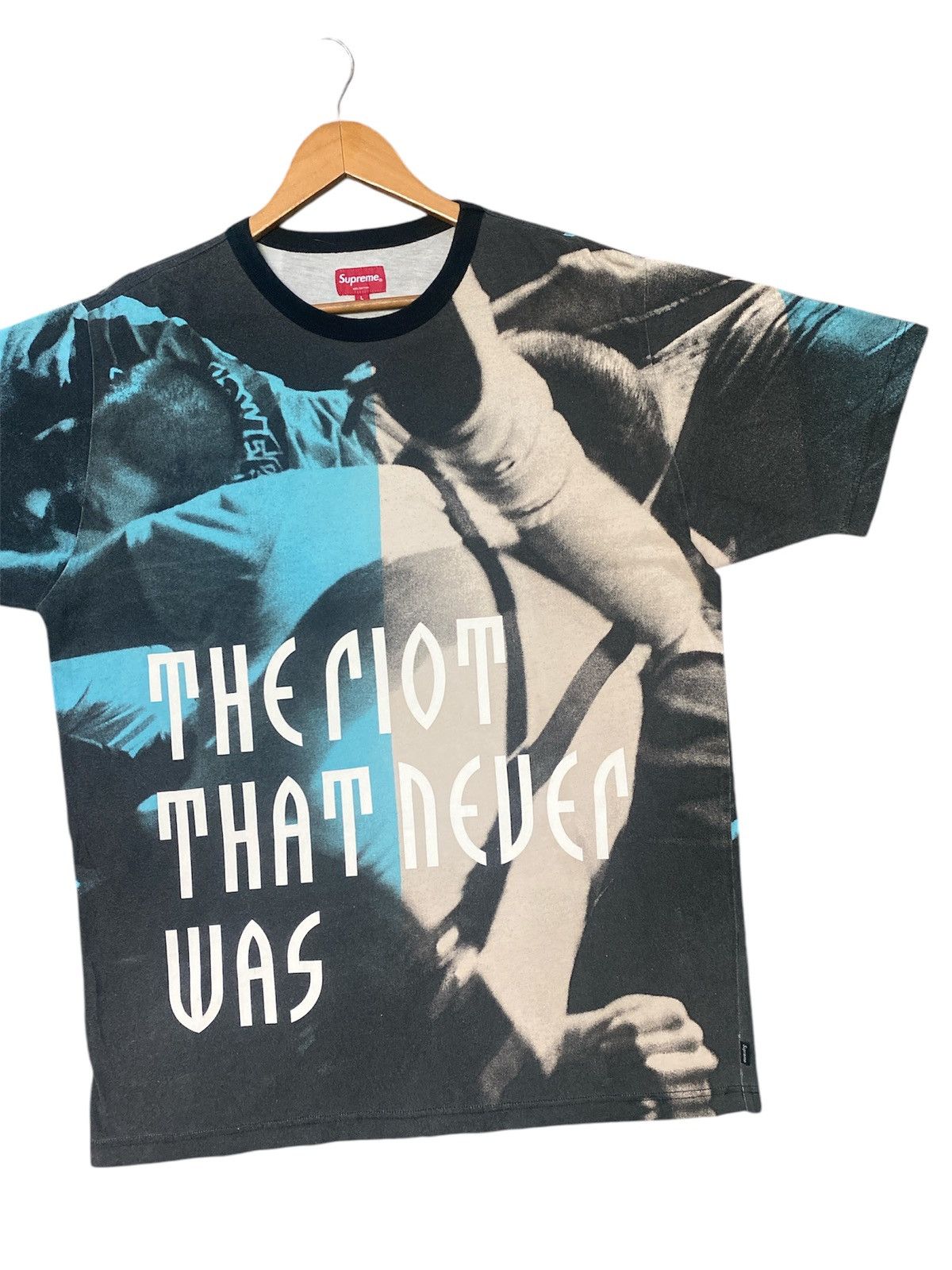 Supreme 💥RARE💥SUPREME THE RIOT THAT NEVER WAS SHIRT TEE🔥 Size US L / EU 52-54 / 3 - 2 Thumbnail