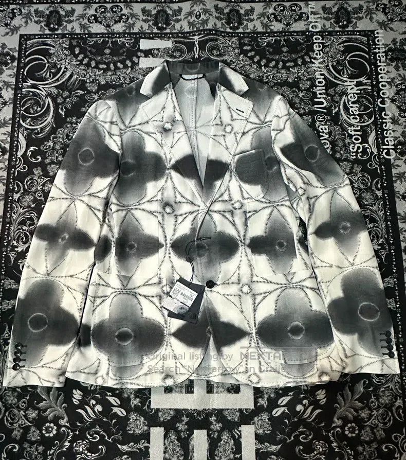 Louis Vuitton Louis Vuitton Black and white ink flower full print blazer Size 52R - 1 Thumbnail