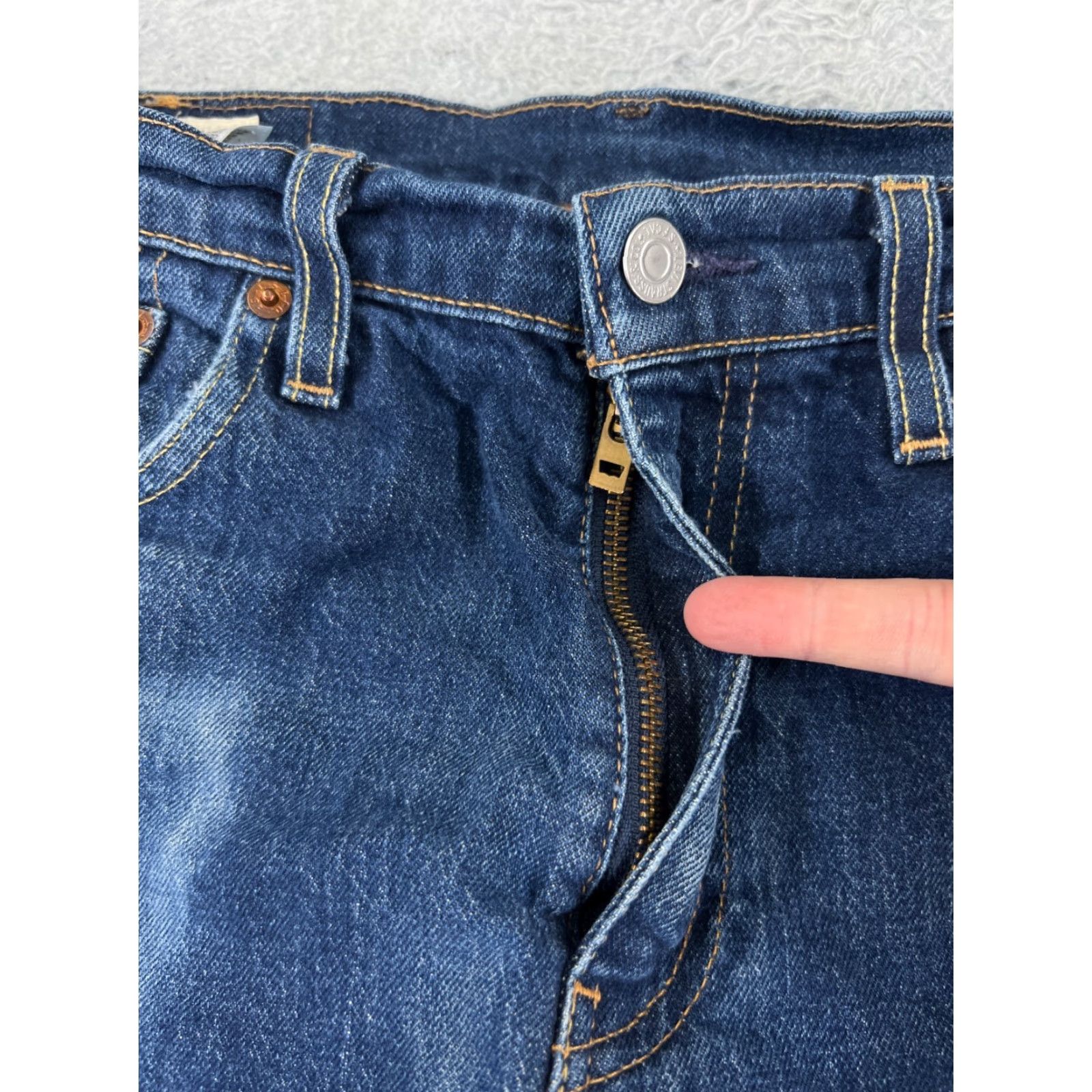 Levi's VINTAGE Levis Jeans Adult 31 Blue Denim 512 Premium Slim Tapered 30x29.5 Mens Regular Jeans Size US 31 - 5 Thumbnail