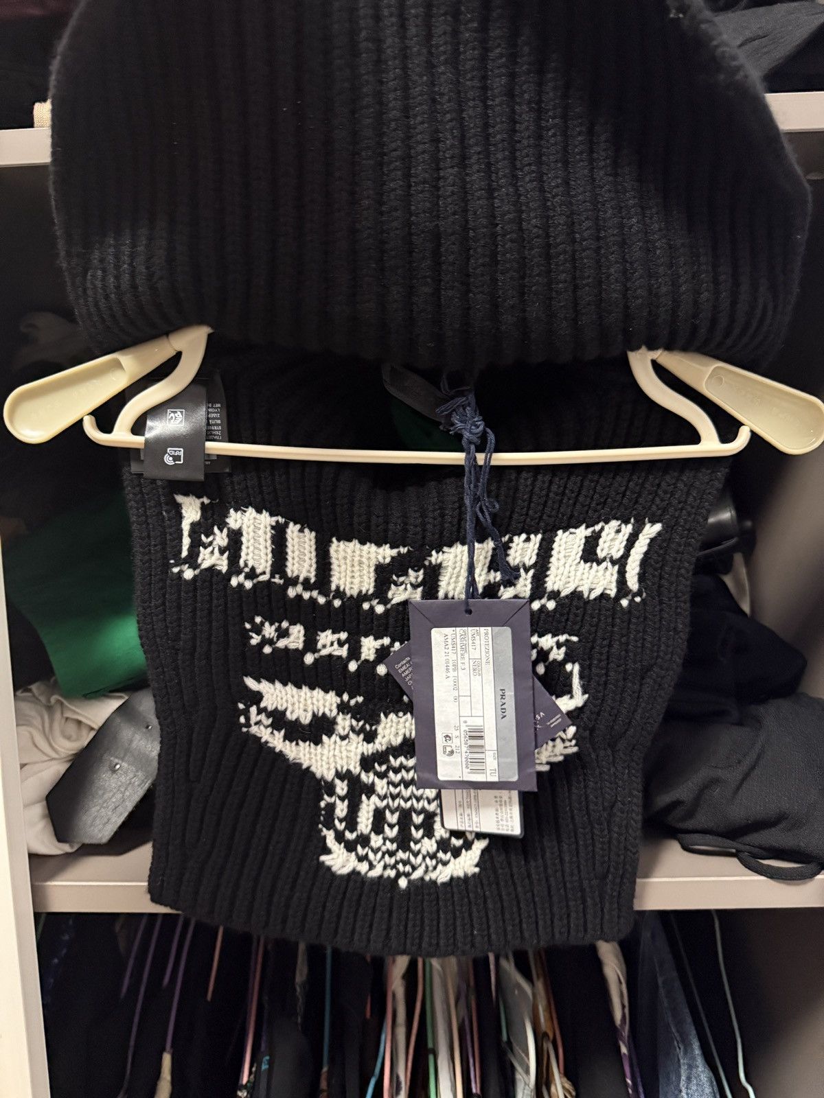 Prada Logo-jacquard turtleneck cashmere scarf Size US M / EU 48-50 / 2 - 3 Thumbnail