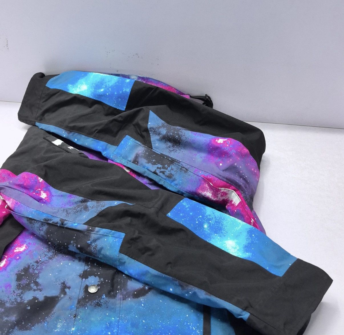 The North Face The North Face x INVINCIBLE Printed Mountain Light Jacket Size US S / EU 44-46 / 1 - 11 Thumbnail