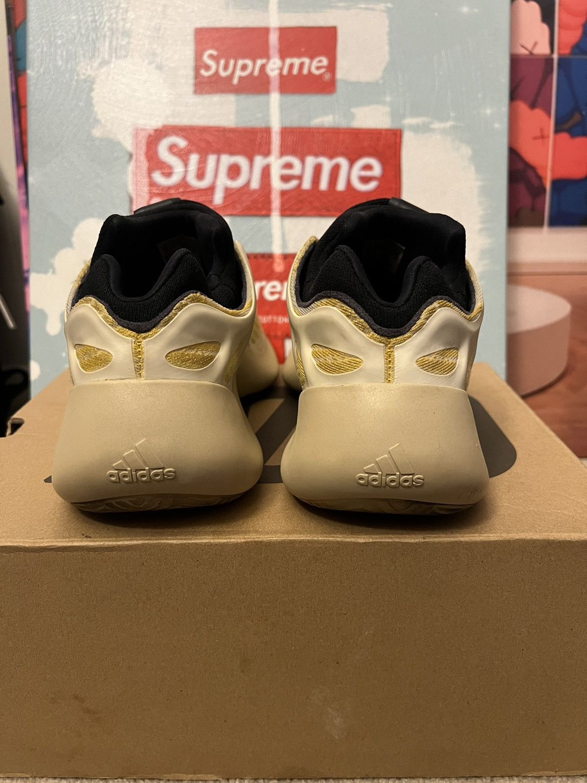 Adidas Yeezy 700 v3 Safflower Size US 9 / EU 42 - 2 Thumbnail