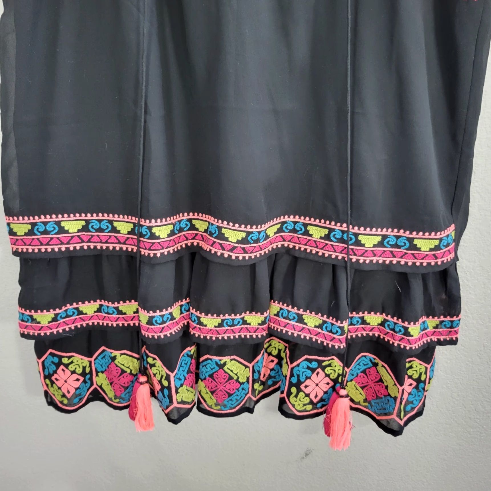 Vintage Gianni Bini Black Embroidered Layered Shift Dress Sleeveless L NWT Boho Polyester Dress Women's Shift Embroidered Gianni Bini Black Sleeveless NWT Size L / US 10 / IT 46 - 6 Thumbnail
