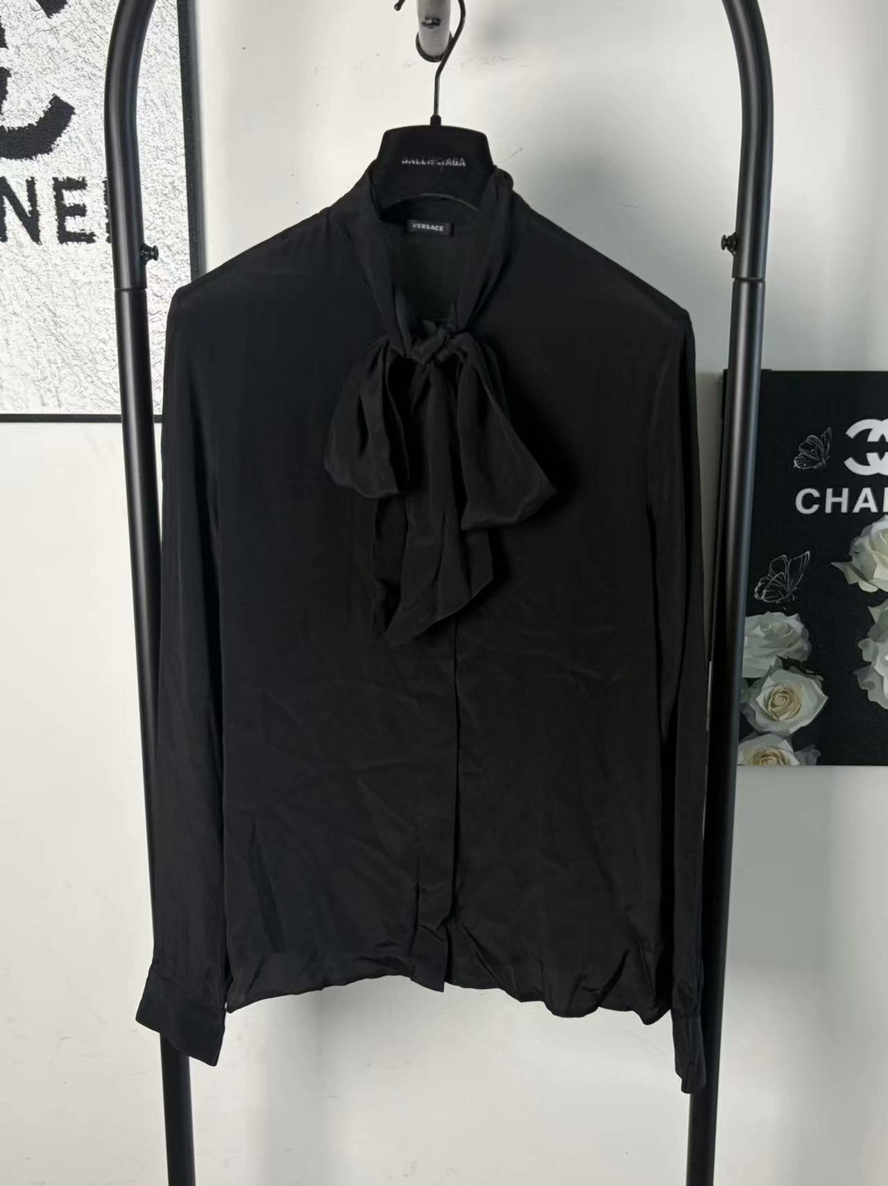 Versace Versace White Button Up M Women Size M / US 6-8 / IT 42-44 - 1 Thumbnail