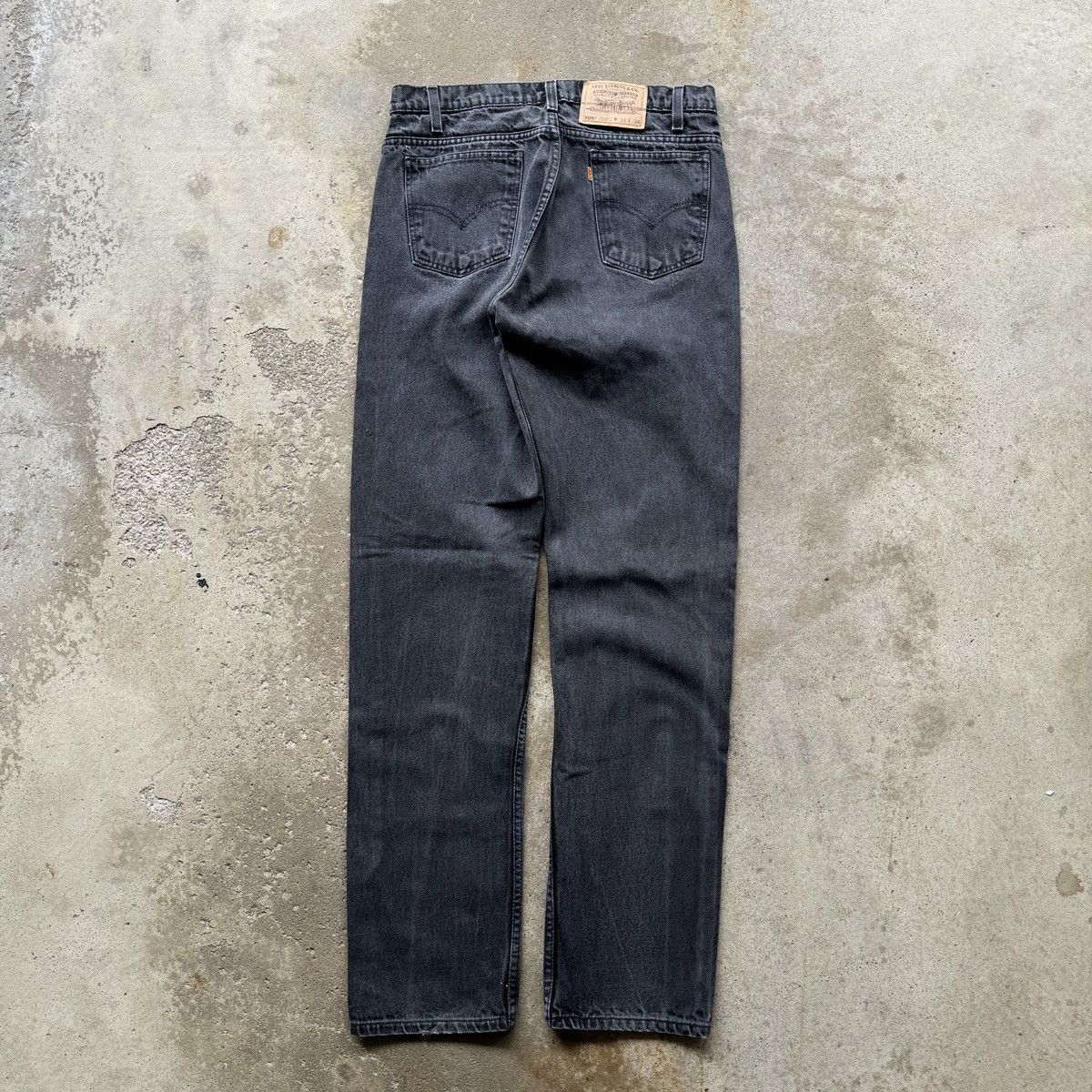 Vintage Vintage 90s Levi's 505 Faded Black Orange Tab Denim Jeans Size US 33 - 1 Thumbnail