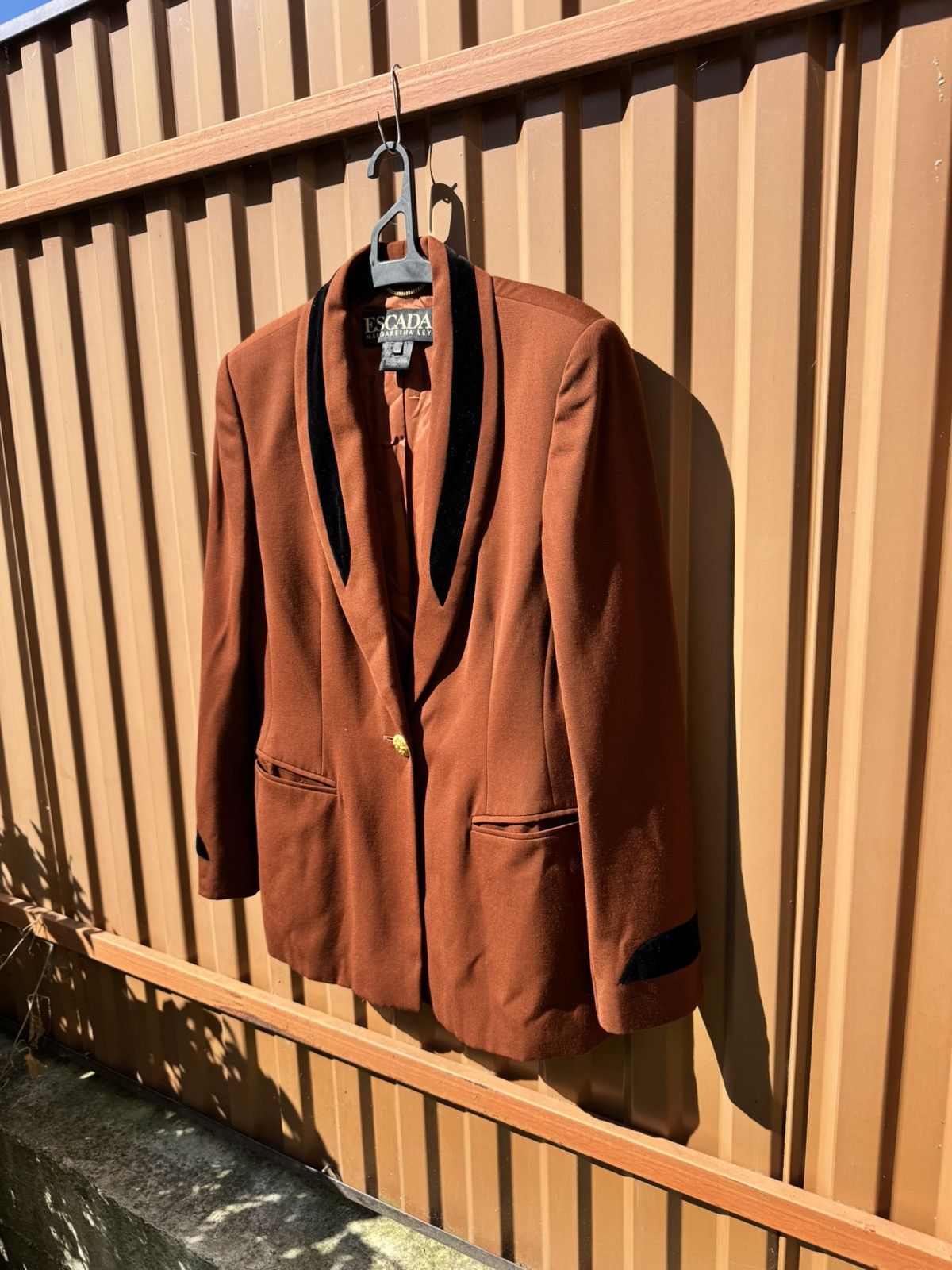 Escada Vintage Escada Viscose Luxury Blazer Made in Germany Size M / US 6-8 / IT 42-44 - 2 Thumbnail