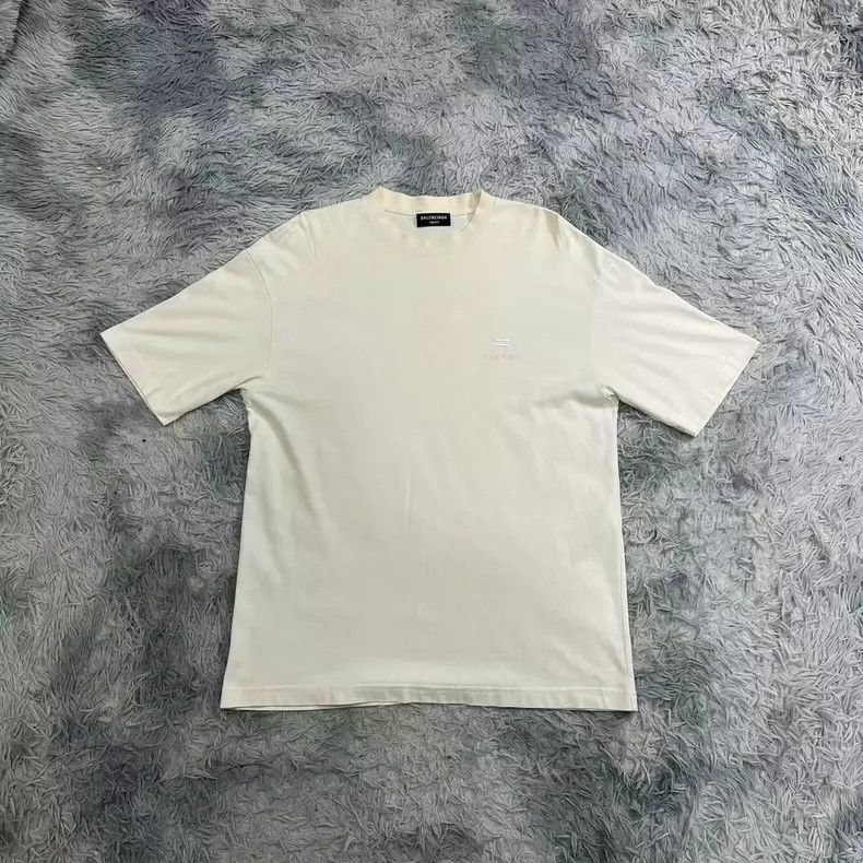 Balenciaga Balenciaga Embroidered short sleeve new style. Size xs Size US XS / EU 42 / 0 - 1 Thumbnail