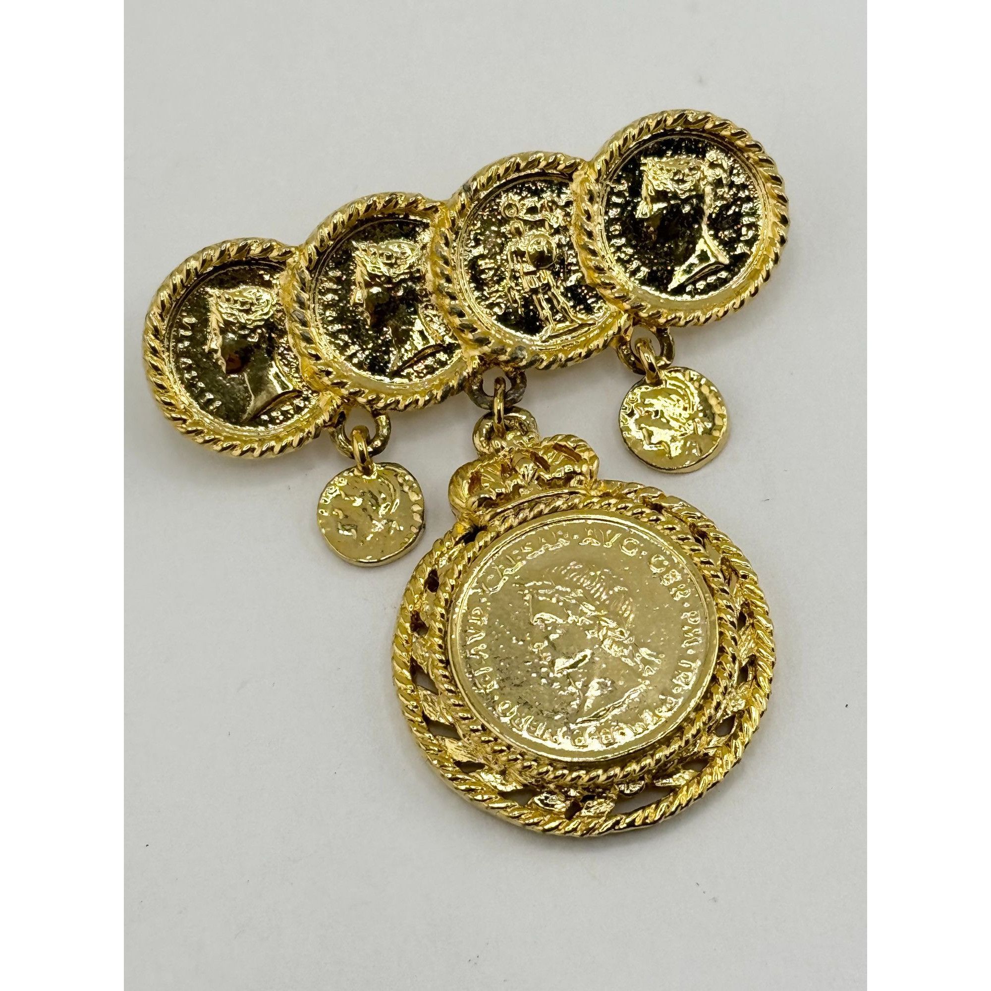 Vintage Vintage gold coin charm brooch pin Size ONE SIZE - 3 Thumbnail
