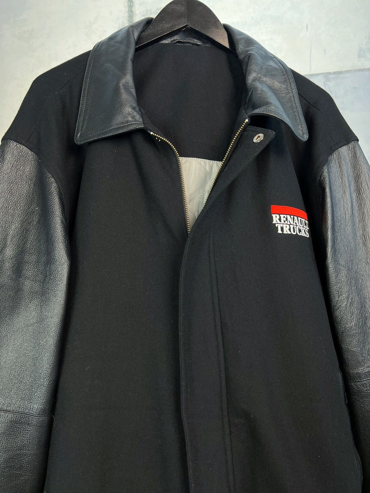 Vintage Vintage Renault Trucks Leather Wool Bomber Jacket Size L Size US L / EU 52-54 / 3 - 2 Thumbnail
