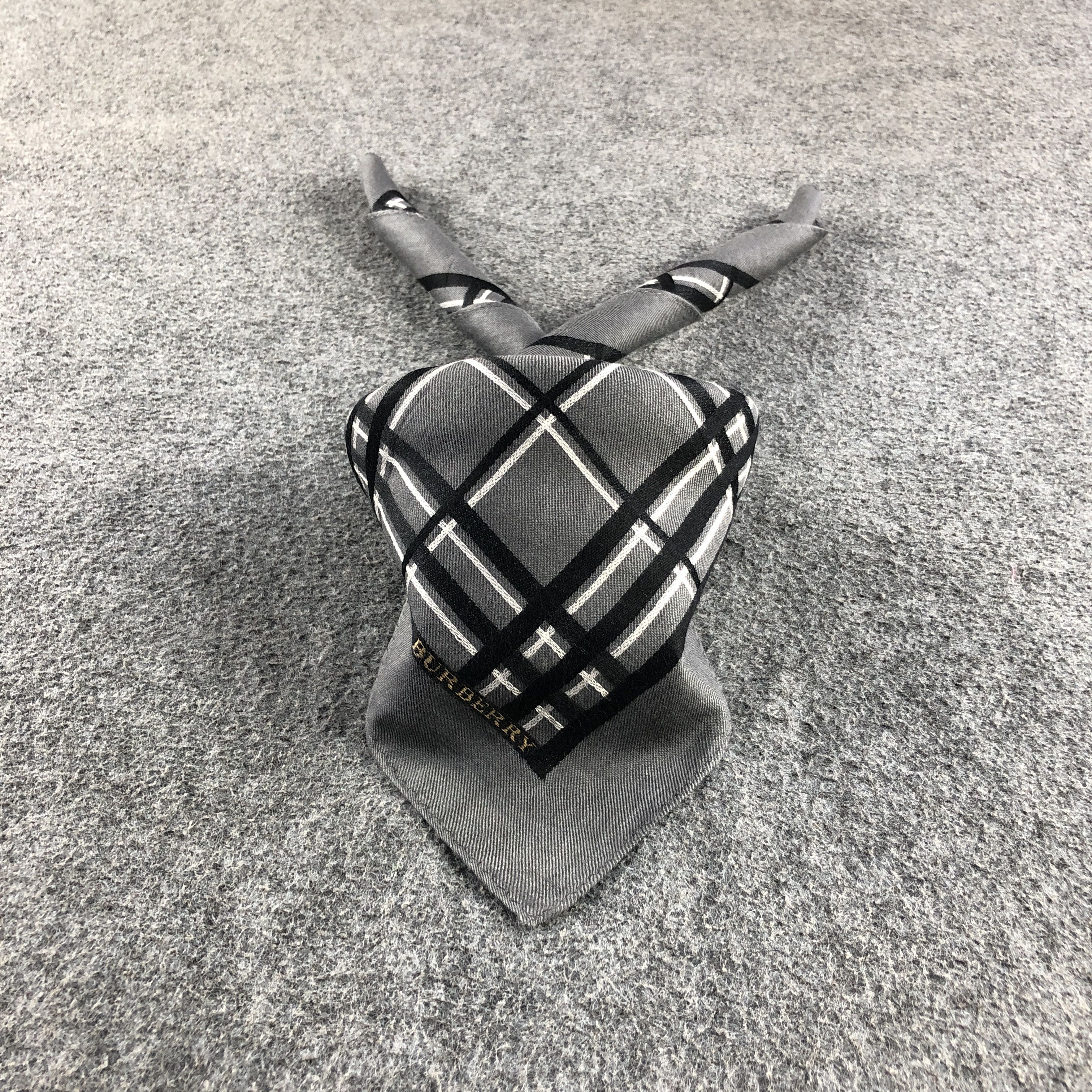 Burberry Burberry Handkerchief Neckerchief Bandana H2650 Size ONE SIZE - 1 Thumbnail