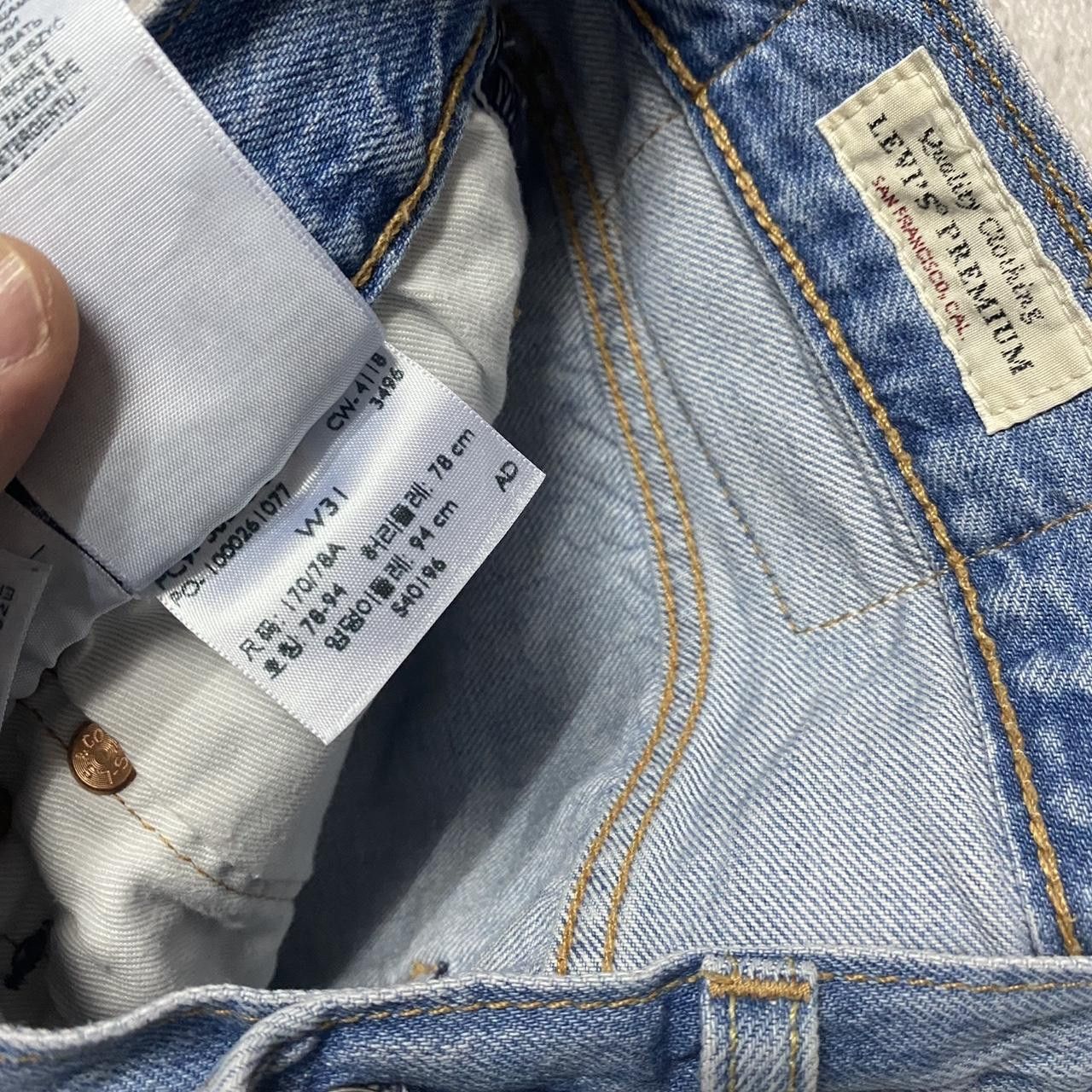 Levi's Levi's 501 shorts with frayed hem and distressed details Size US 31 - 3 Thumbnail
