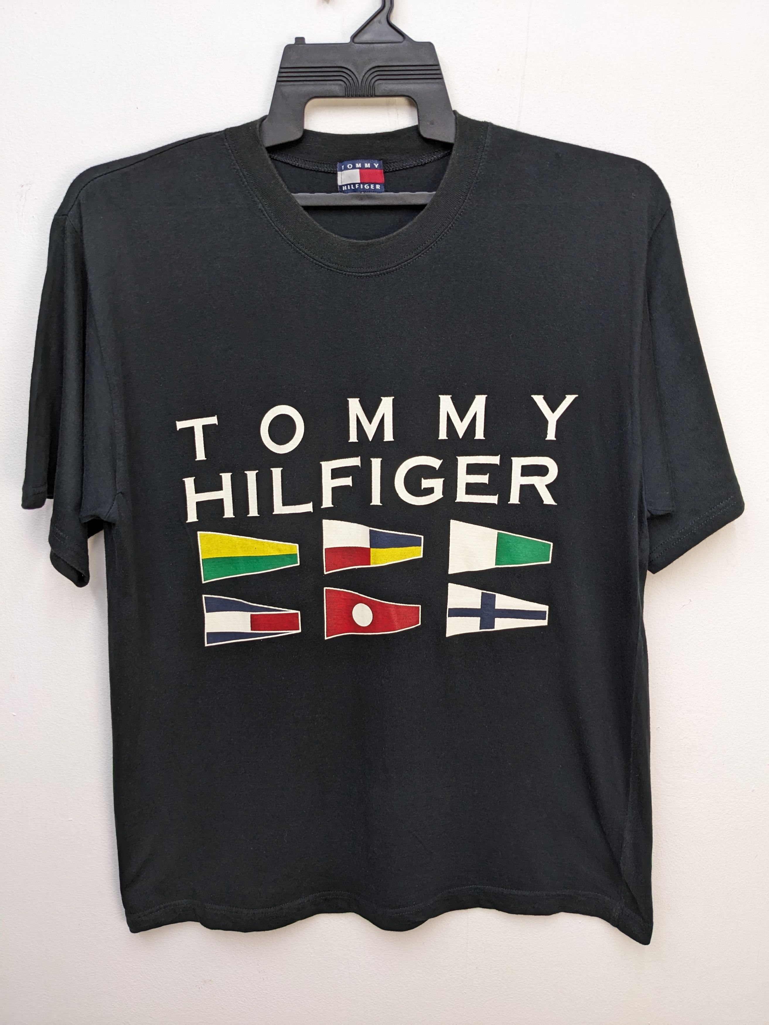 Tommy Hilfiger Vintage Tommy Hilfiger Flag Logo Black Tshirt Size US L / EU 52-54 / 3 - 1 Thumbnail