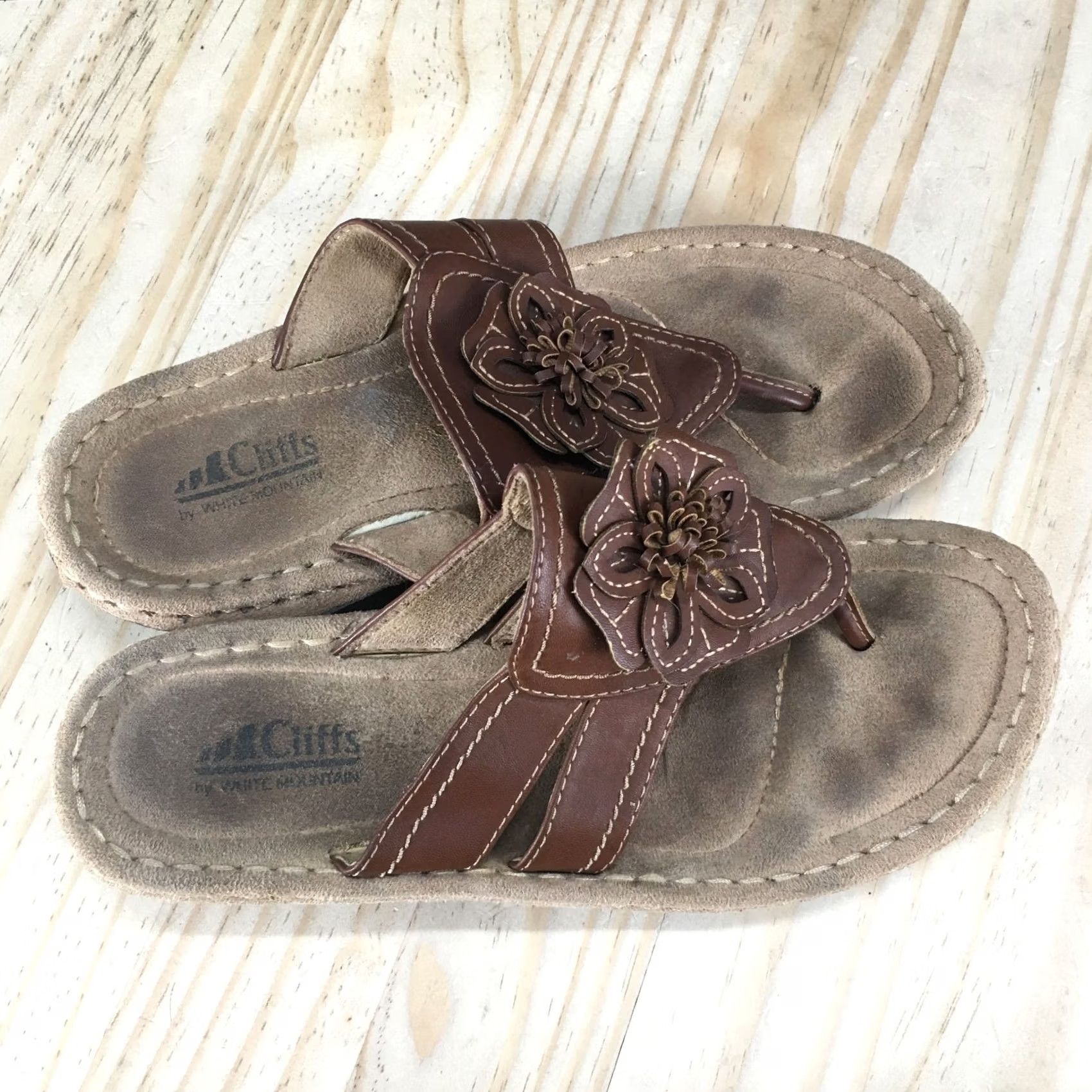Vintage Cliffs White Mountain Sandals Womens 11M Carnation Thong Brown Faux Leather Casual Footwear Women Shoes Brown Faux Leather Slipper Sandal Size US 11 / IT 41 - 5 Thumbnail