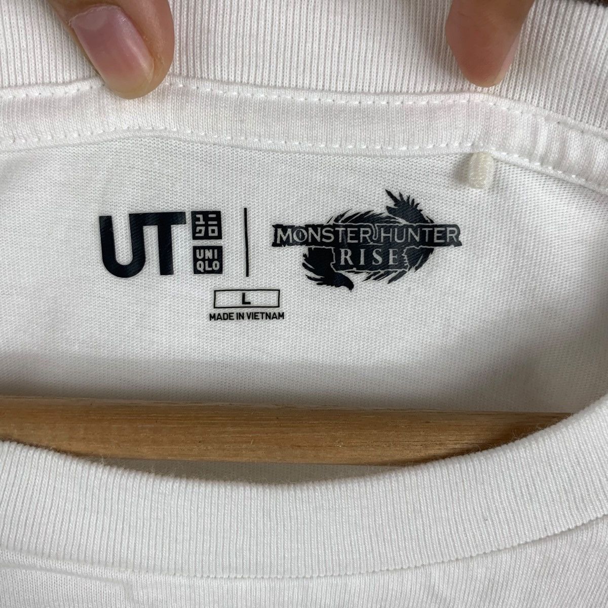Uniqlo UNIQLO x MONSTER HUNTER RISE Video Game Console Tee Shirt Size US L / EU 52-54 / 3 - 6 Thumbnail