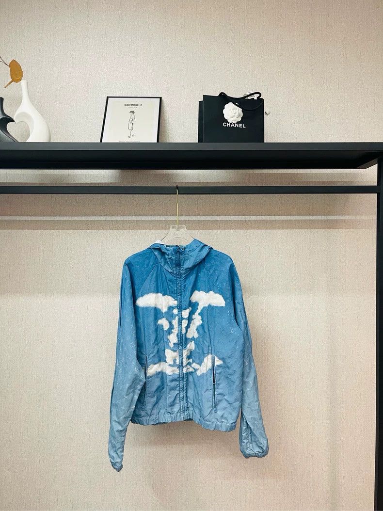 Louis Vuitton Louis Vuitton Blue White Cloud Surge jacket 2505-Nextarrow Size L / US 10 / IT 46 - 1 Thumbnail