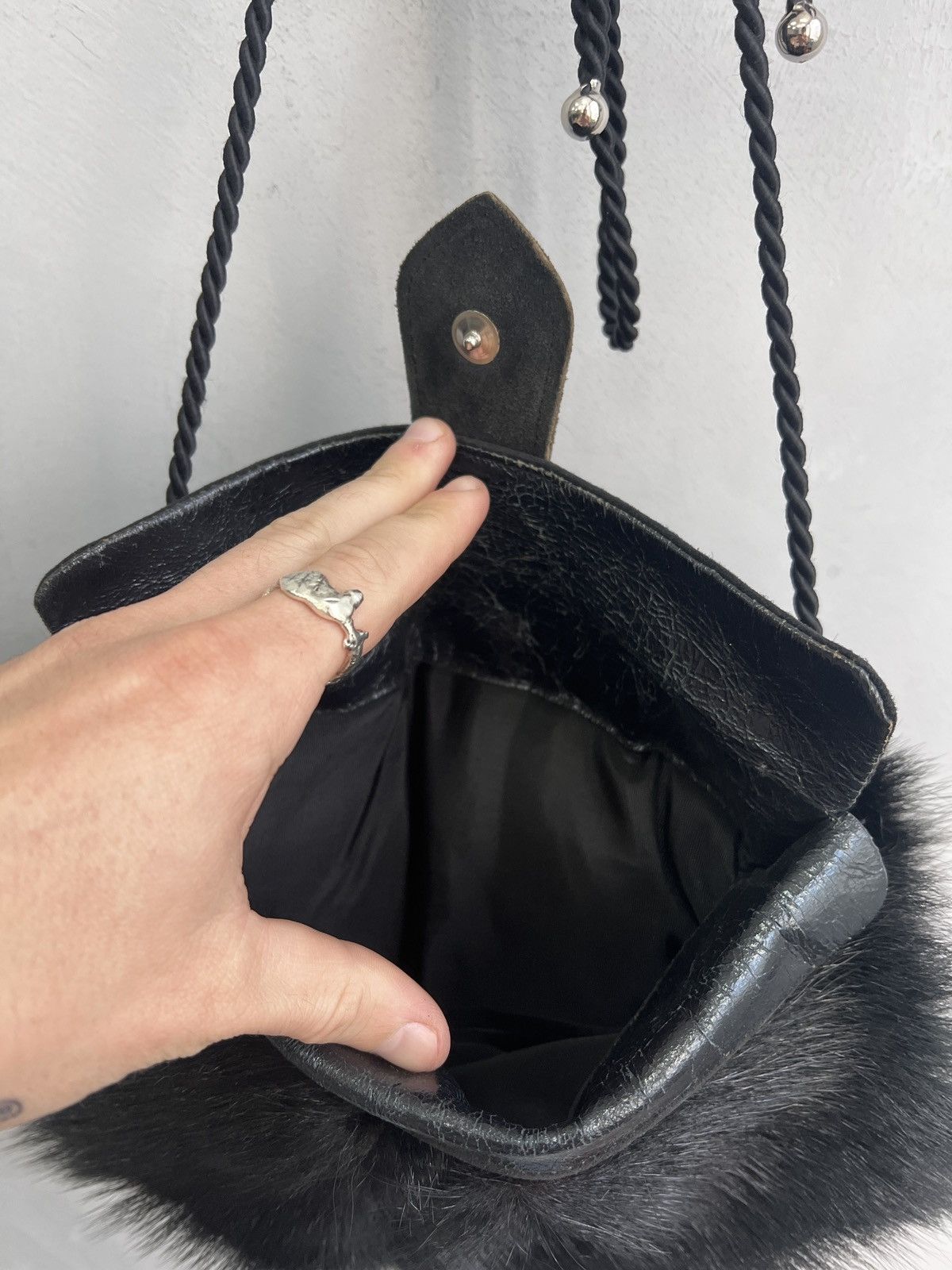 Le Grande Bleu (L.G.B.) REAL FUR FUZZY BAG MESSENGER legrandebleu STYEL Size ONE SIZE - 8 Thumbnail