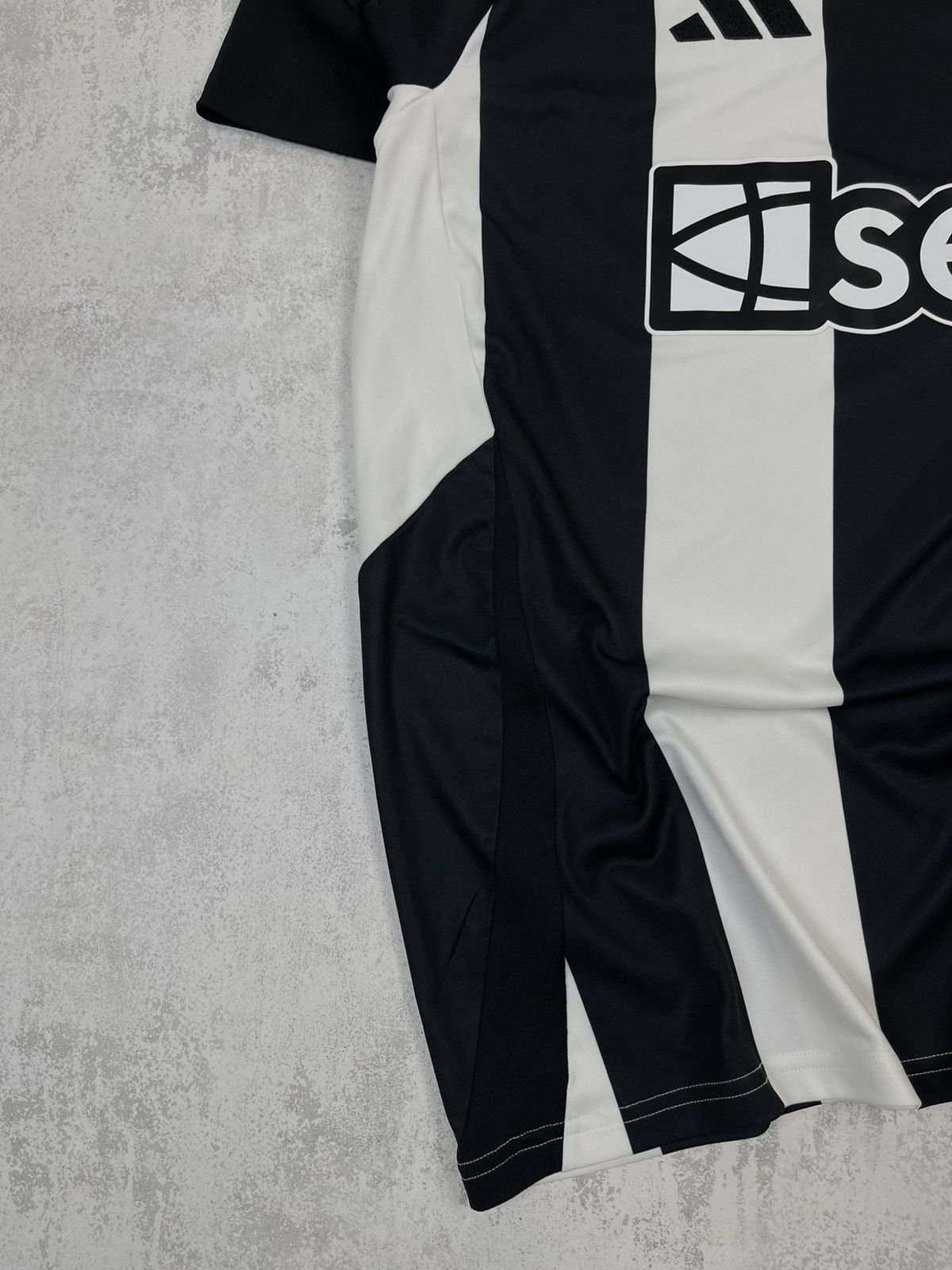 Adidas Adidas Newcastle United 24/25 Home Jersey Iconic Stripes Size US XL / EU 56 / 4 - 6 Thumbnail