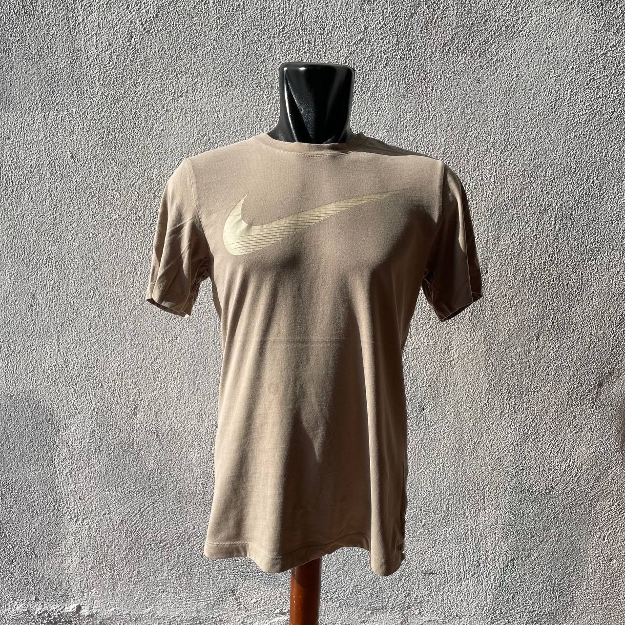 Nike ⭐️SALE⭐️ [S] NIKE SPORTWEAR SWOOSH TSHIRT GRAPHIC Size US S / EU 44-46 / 1 - 1 Thumbnail