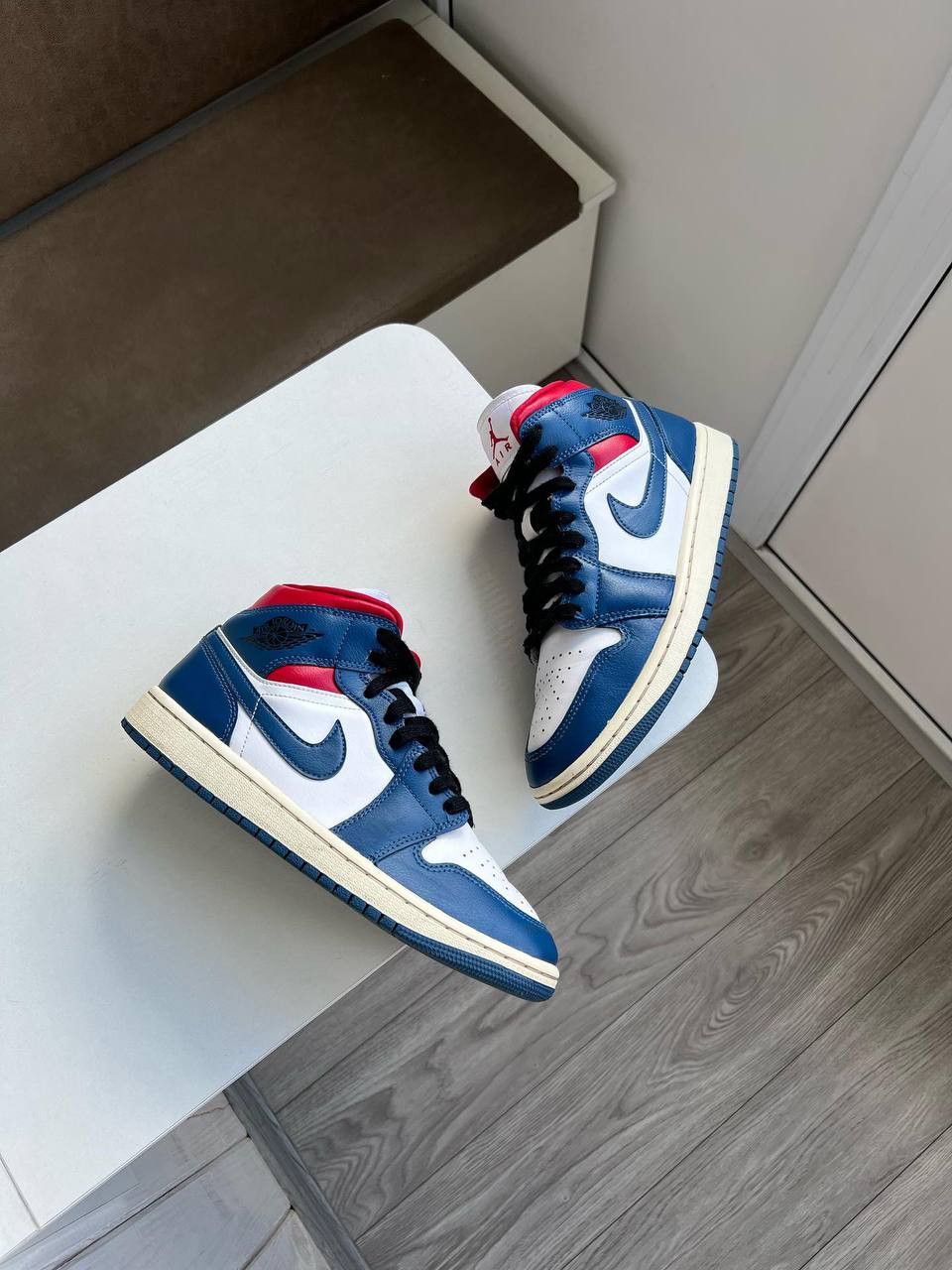 Nike Jordan 1 Mid BQ6472-146 Size US 7 / EU 40 - 1 Thumbnail