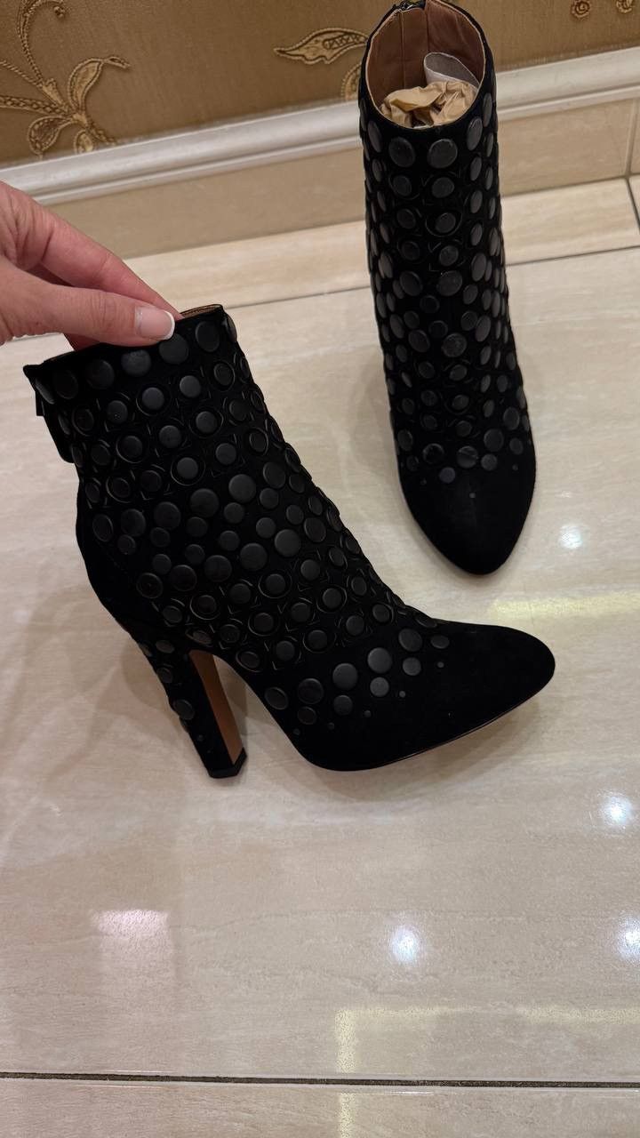Alaia Alaïa Black Suede Studded Cutout Ankle Boots Size 36 Size US 6 / IT 36 - 2 Thumbnail