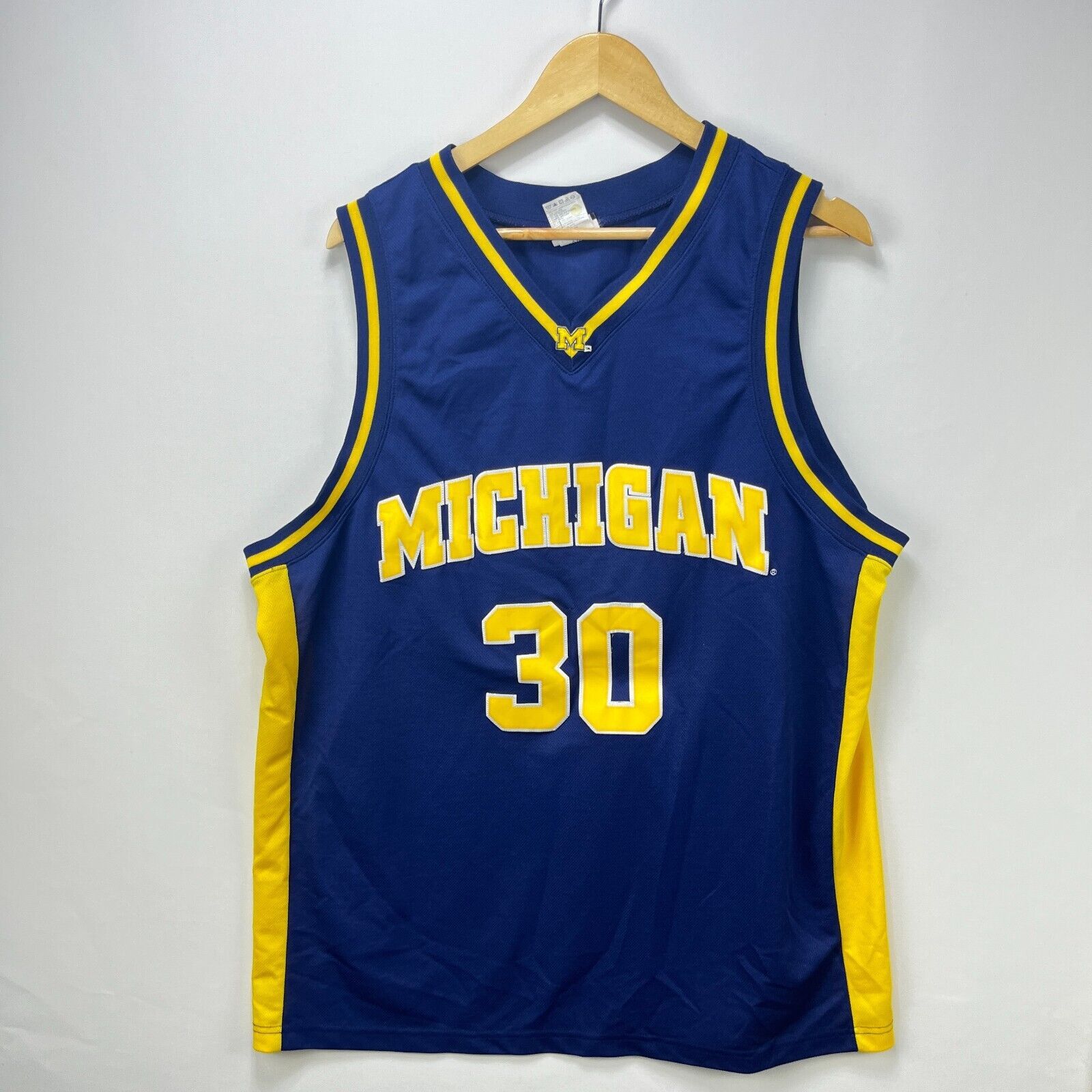 Foot Locker × Vintage Vintage Michigan Wolverines Basketball Jersey XL Size US XL / EU 56 / 4 - 1 Thumbnail