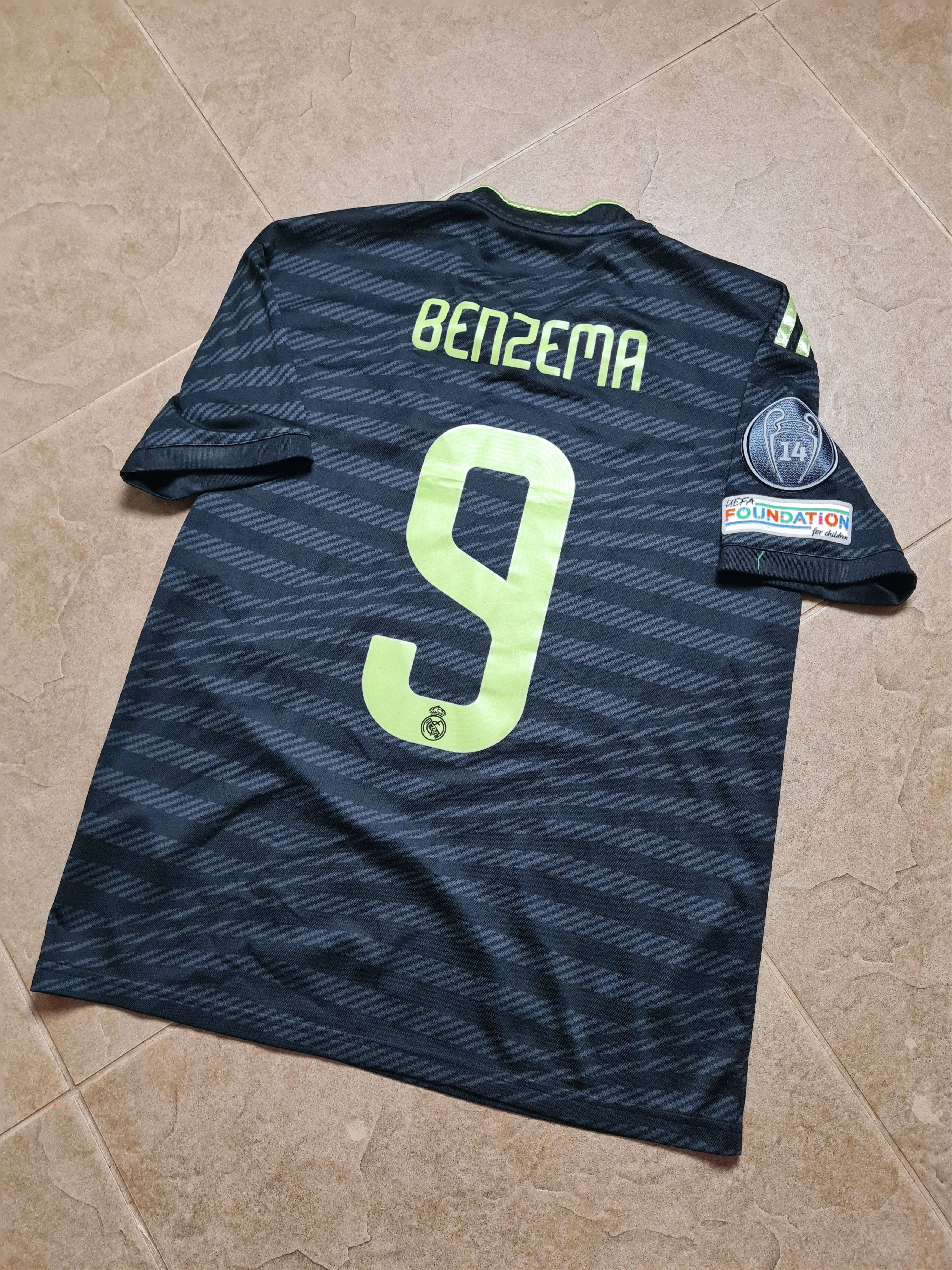 Adidas FOOTBALL JERSEY REAL MADRID THIRD SOOCCER SHIRT #9 BENZEMA Size US S / EU 44-46 / 1 - 16 Thumbnail