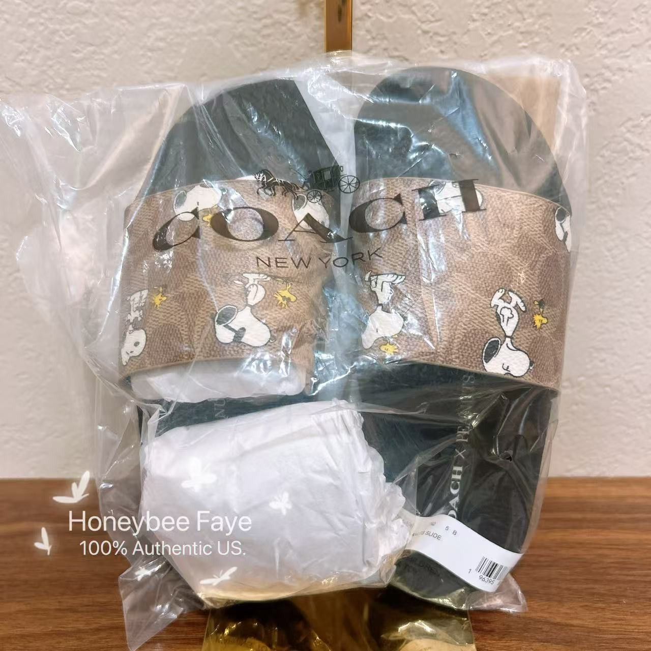 Coach women’s Peanuts Udele Sport Slide With Snoopy Print CBM96 Size US 10 / IT 40 - 5 Thumbnail