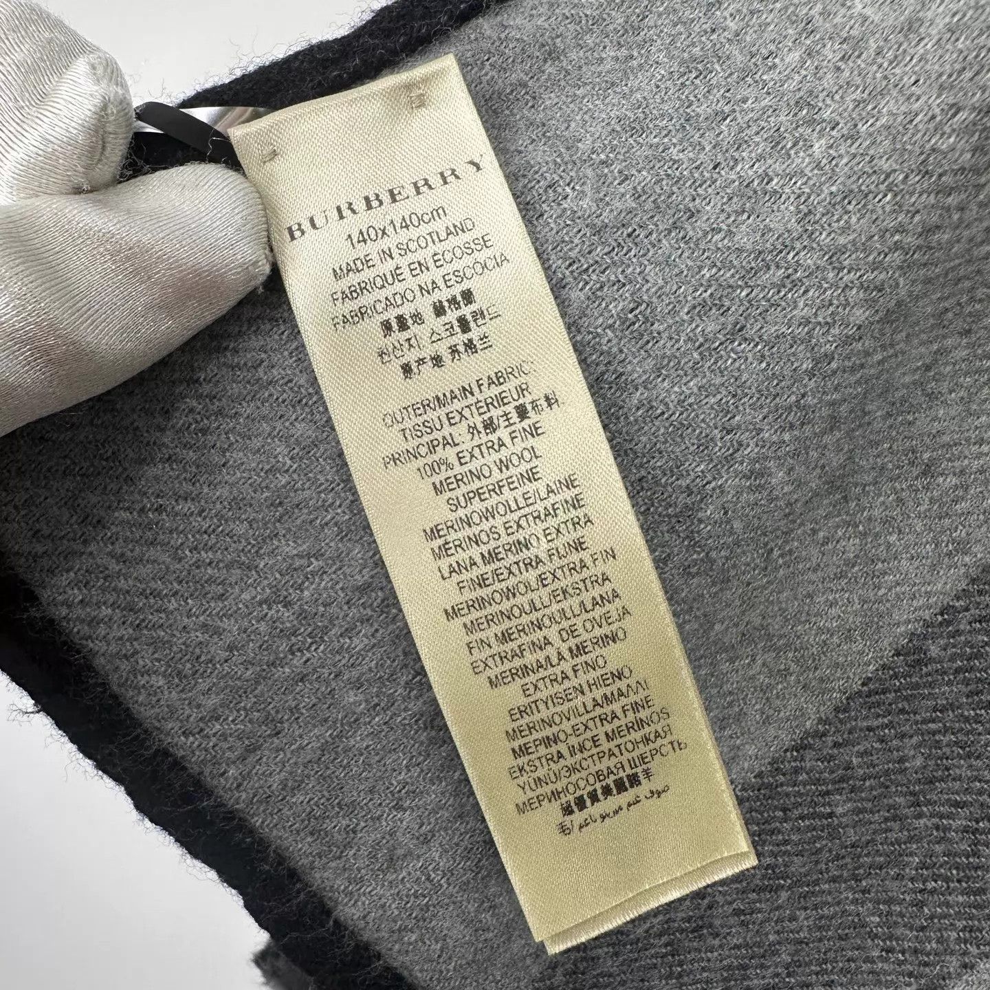 Burberry Burberry Wool Check Cape Shawl 140x140cm Flaws 2023 Size ONE SIZE - 6 Thumbnail