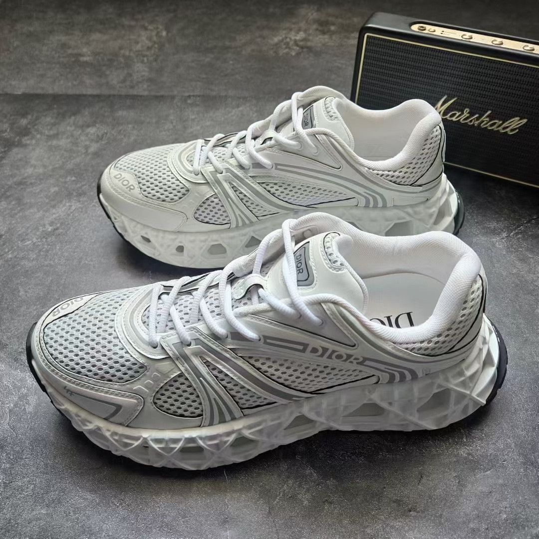 Balenciaga Balenciaga White Lowtop Sneakers 35 Men Size US 5 / EU 37 - 1 Thumbnail