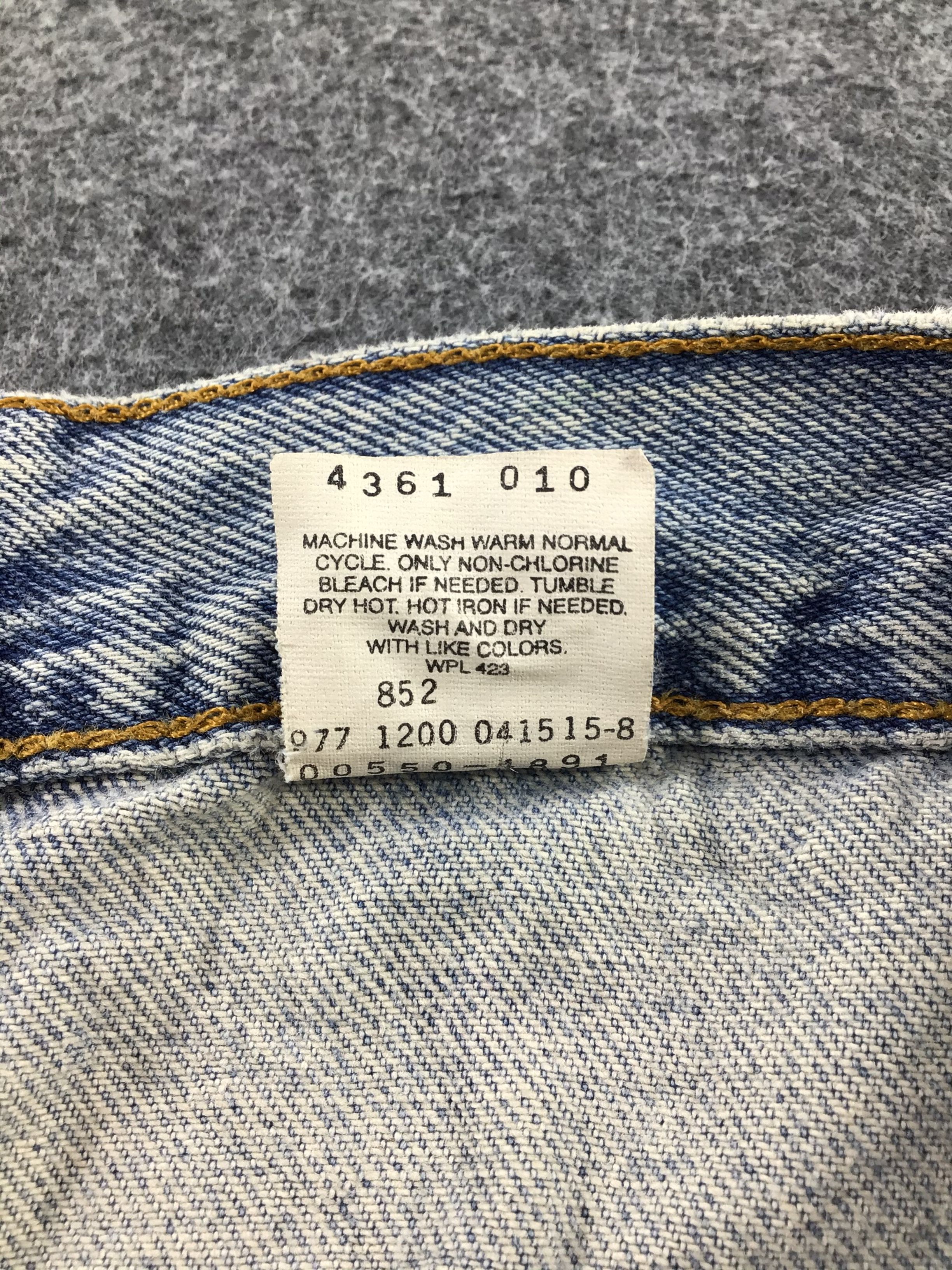 Levi's Vintage Levis 550 Jeans Medium Wash Denim KJ297 Size US 31 - 11 Thumbnail