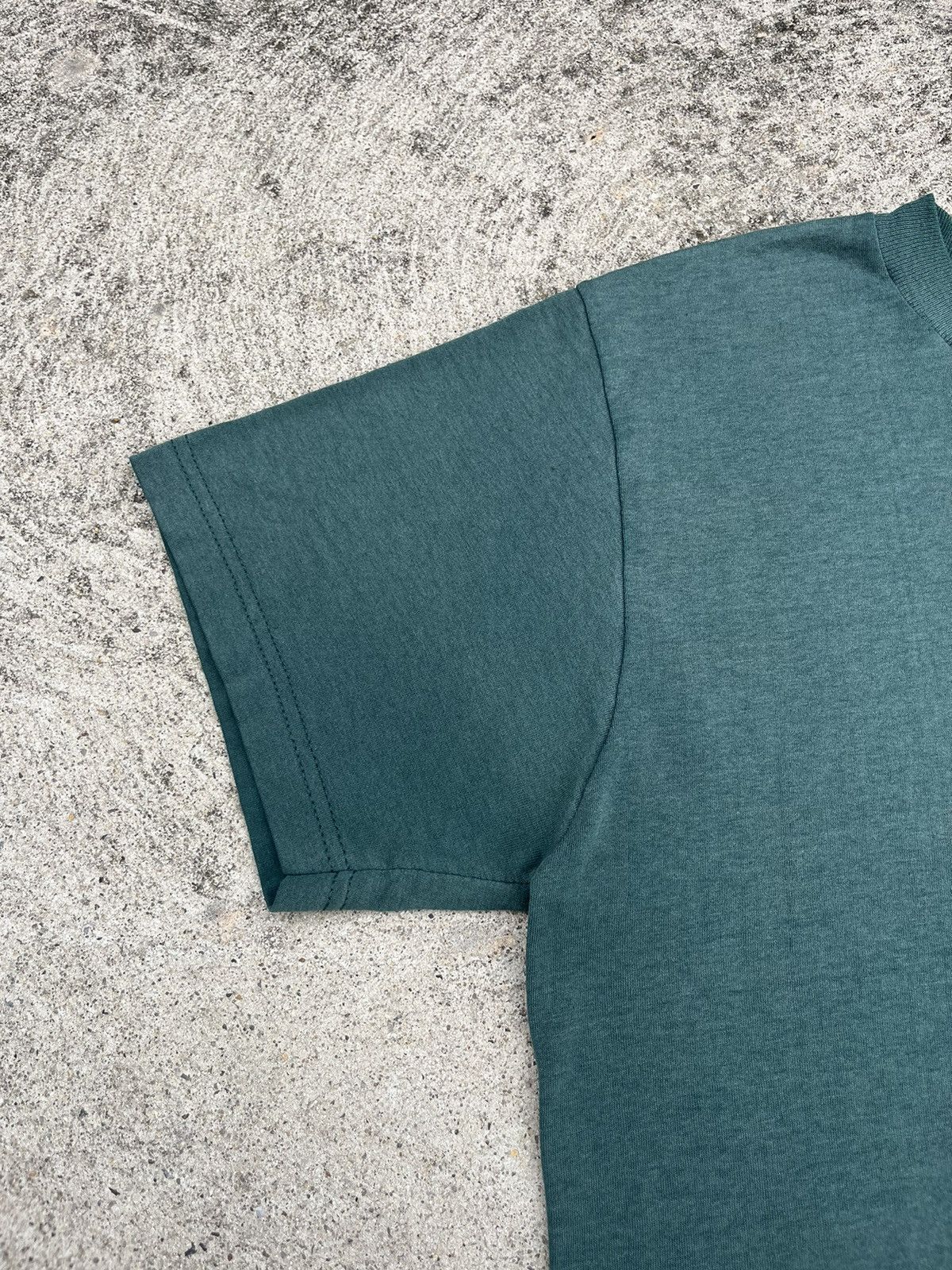 Vintage Vintage 70’s Fruit of the Loom Blank Faded T-Shirt Size US M / EU 48-50 / 2 - 6 Thumbnail