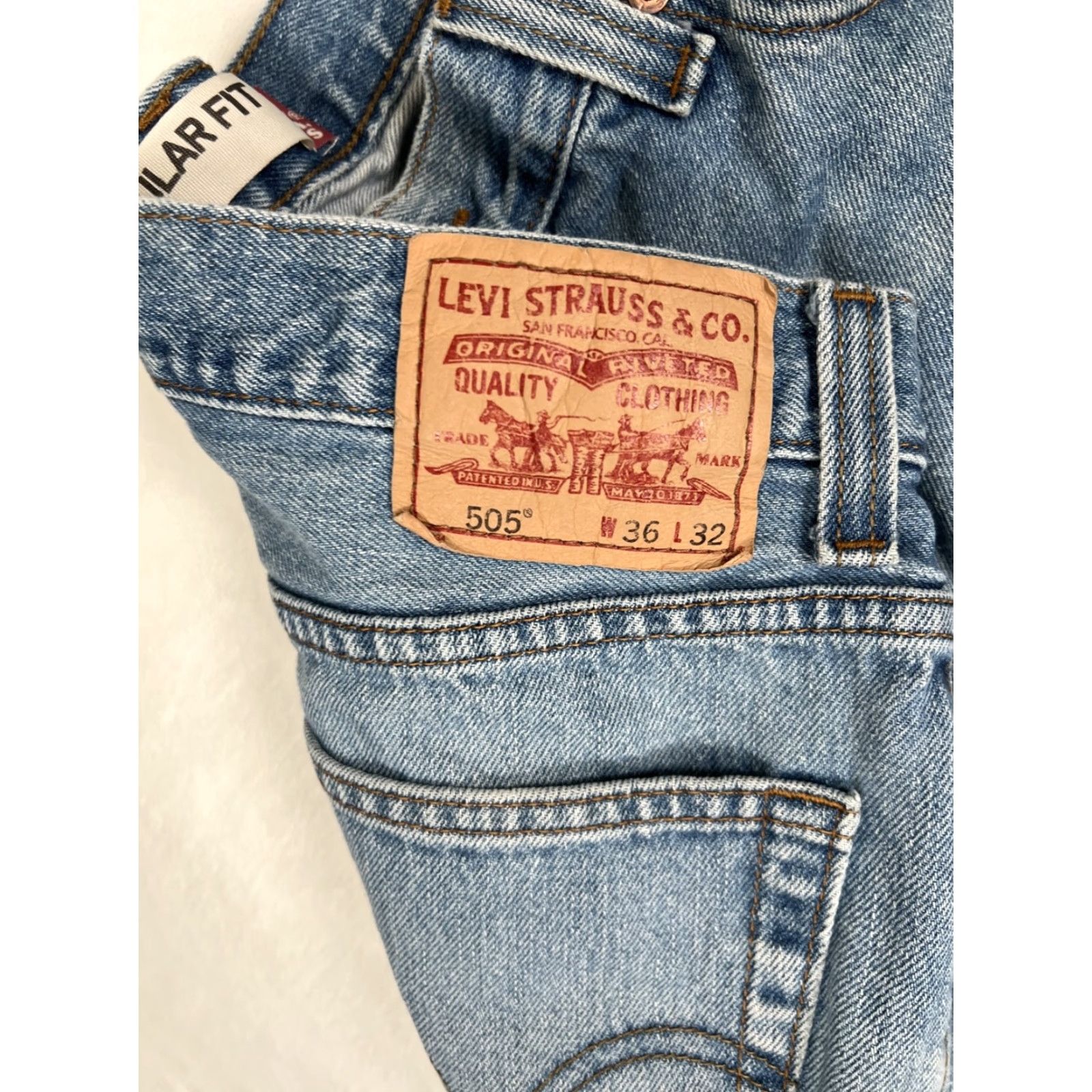 Levi's VINTAGE Levi’s 505 Denim Jeans Size 34x32 Medium Wash Blue 5-Pocket Grunge Distressed 80s 90s USA Mens Jeans Regular Hem/Zip Size US 34 / EU 50 - 5 Thumbnail