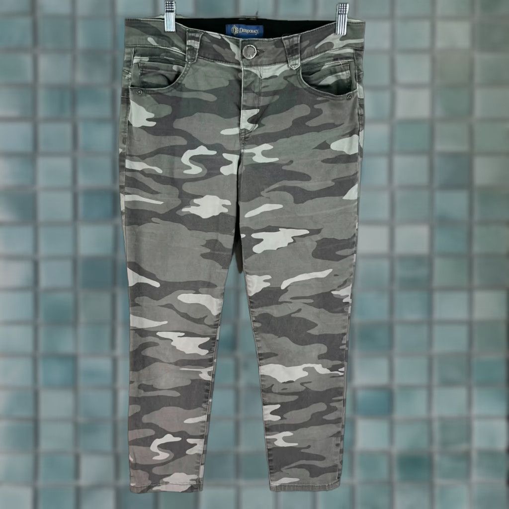 Vintage Democracy Camo Denim Cargo Pants Womens Size 10 Gray Stretch Slim Fit 5-Pocket Design Size 32" / US 10 / IT 46 - 1 Thumbnail