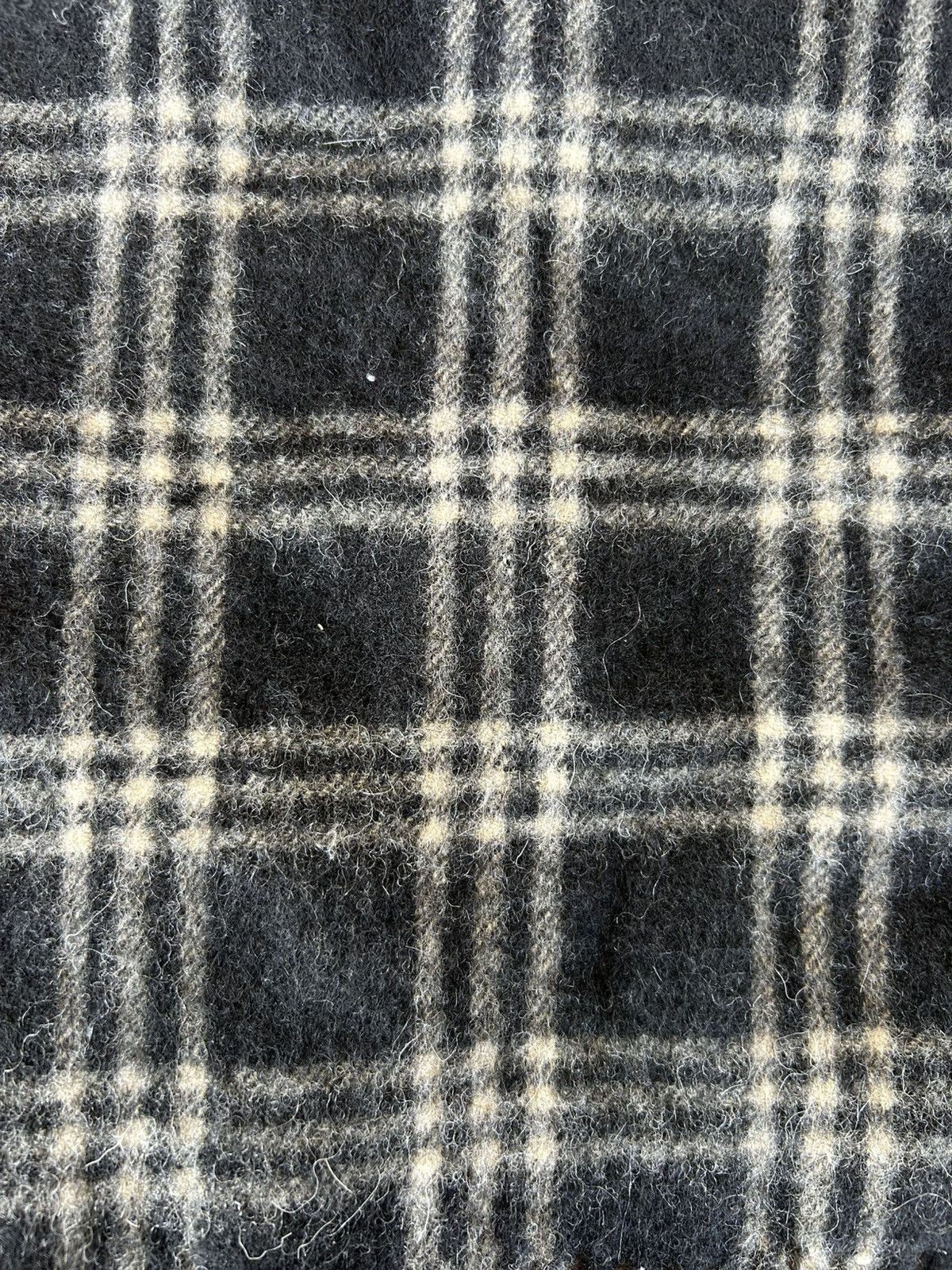Burberry Black and White Plaid Burberry Scarf Size ONE SIZE - 3 Thumbnail