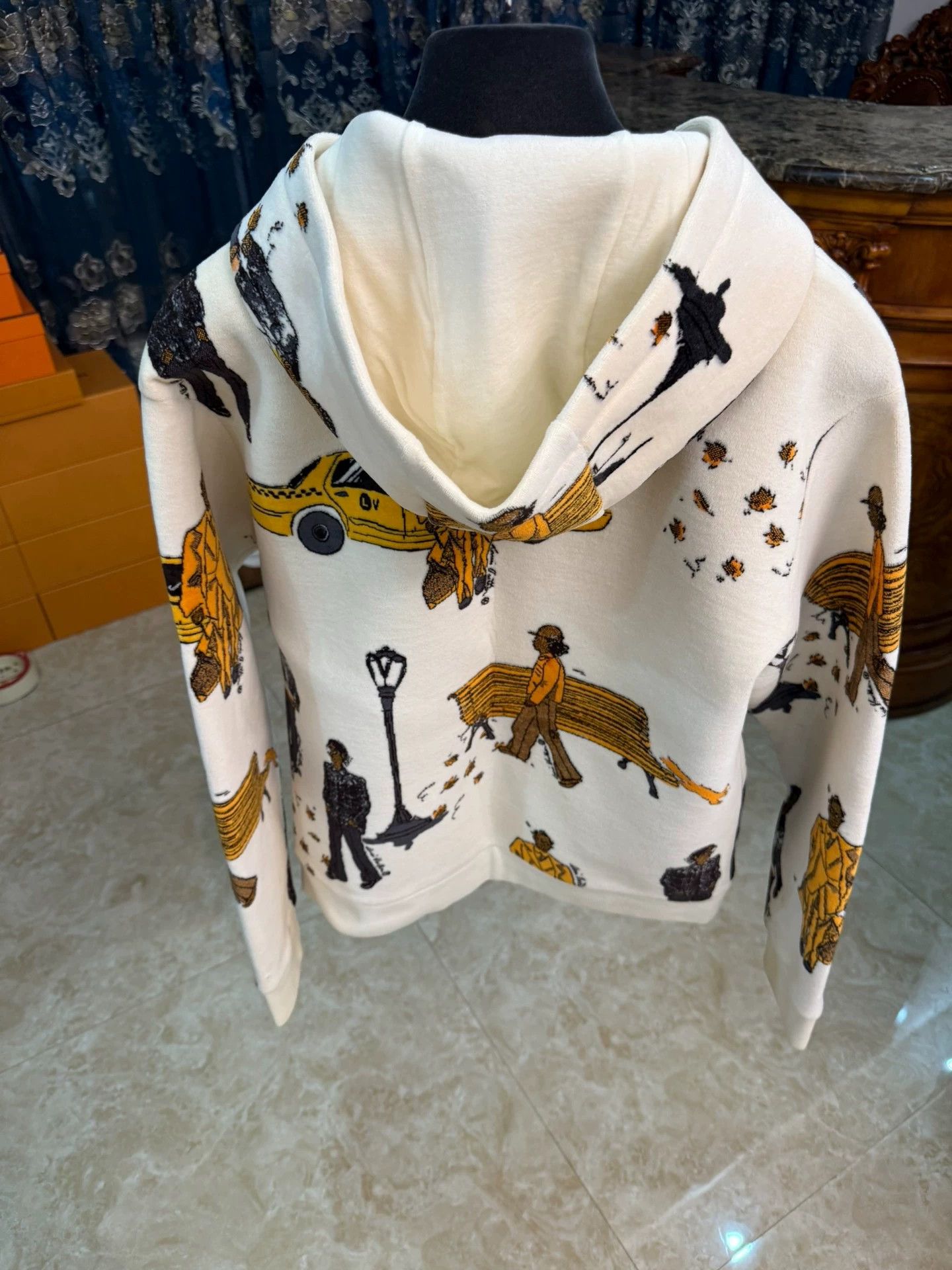 Louis Vuitton LV Pedestrian L Sweatshirt Sleeve Stains Authentic Size US L / EU 52-54 / 3 - 2 Thumbnail