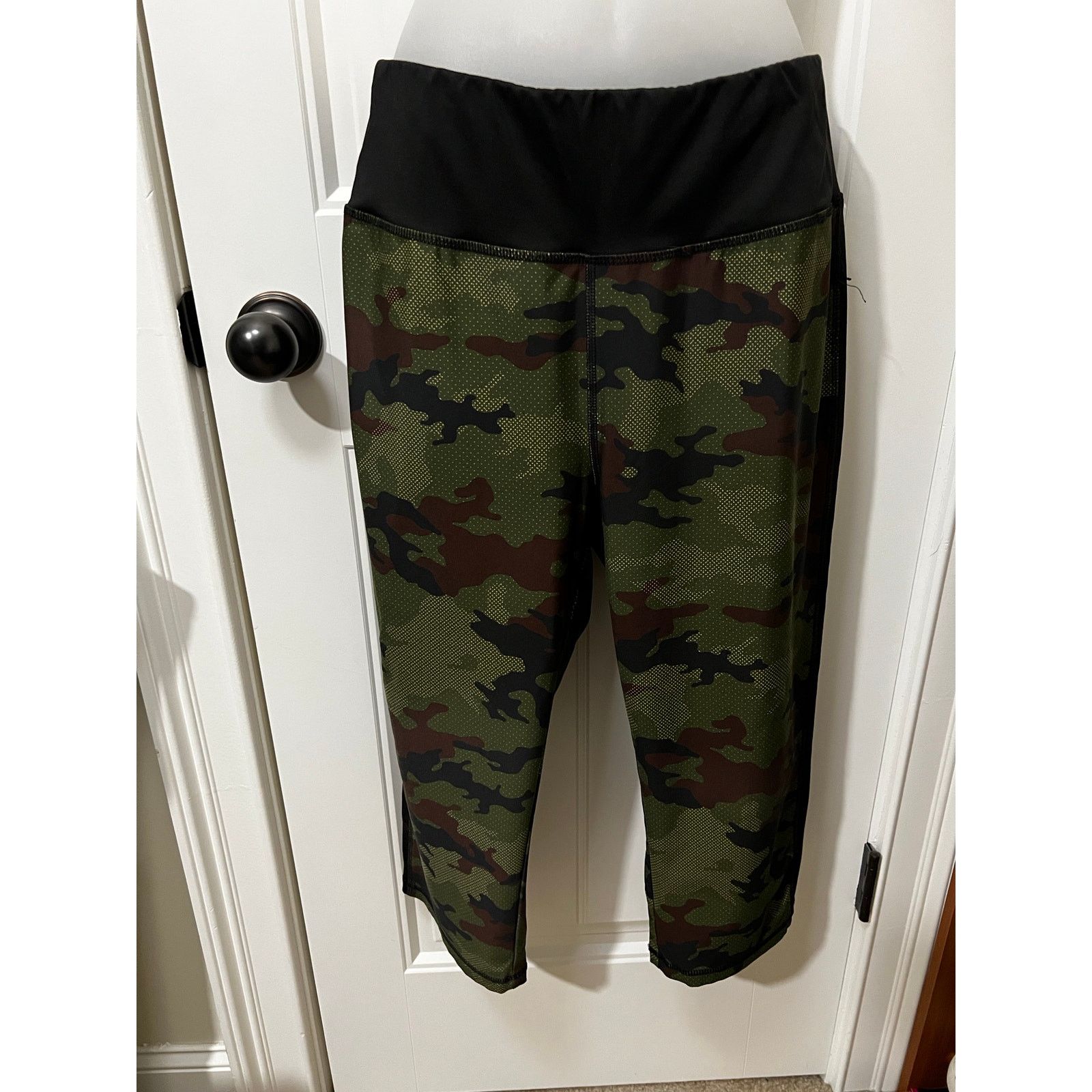 Athletic Works XXL 19" Printed Core Performance Capris Pants Camouflage Size 42" / US 20 - 2 Thumbnail