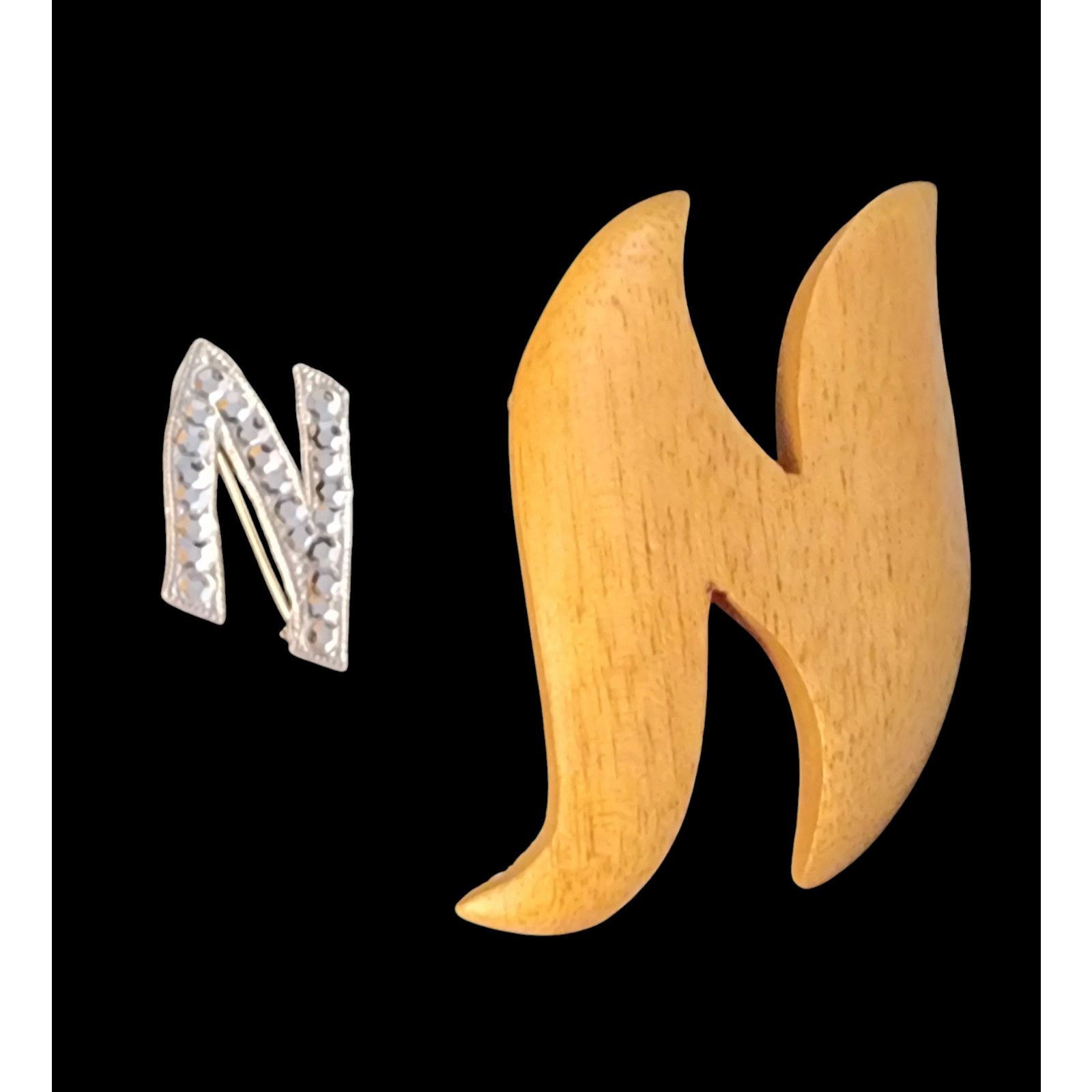 Other 2 letter N wood and metal brooch pins Size ONE SIZE - 2 Thumbnail