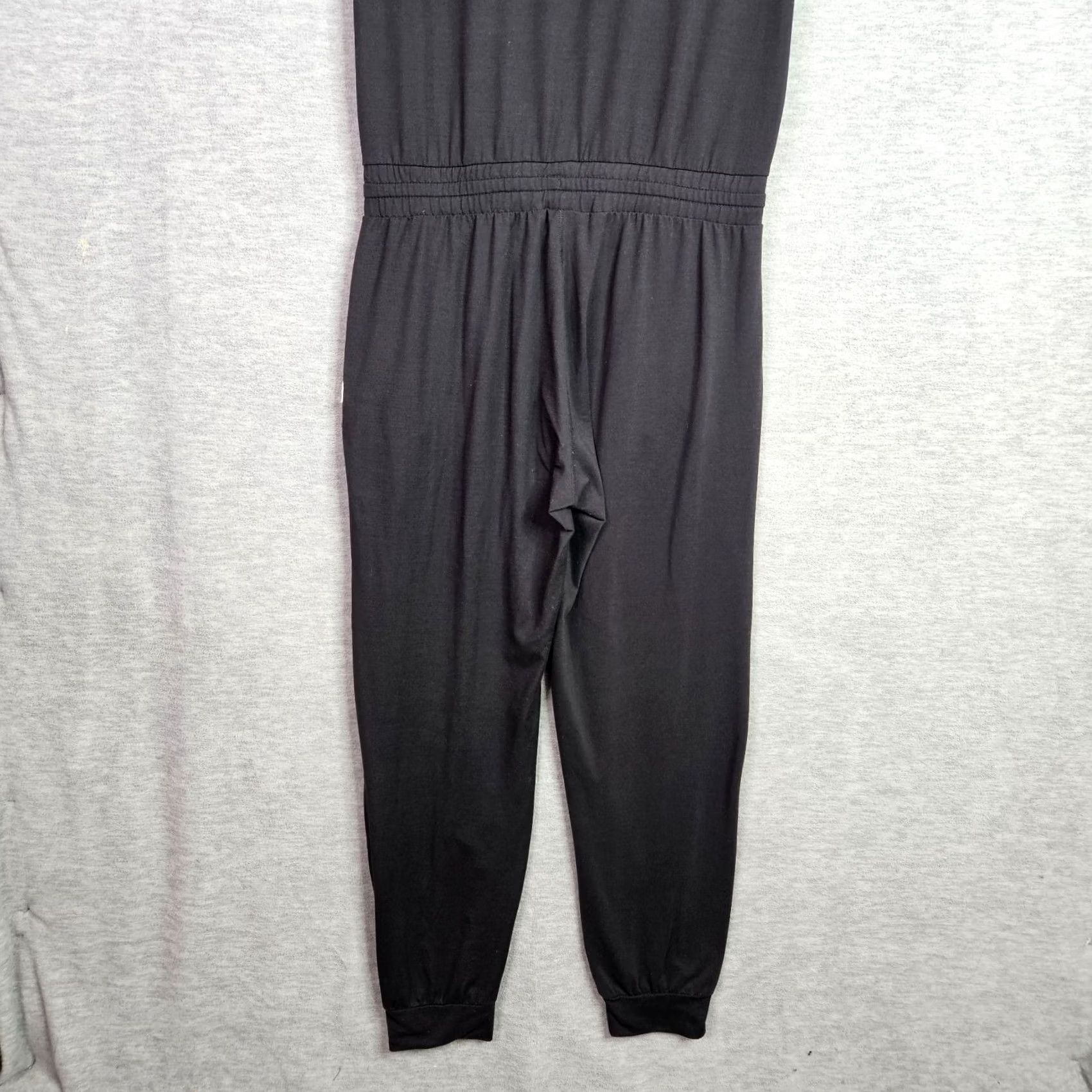 Vuori Vuori Jumpsuit Women’s M Black Round Neck Sleeveless Elastic Waist Short Sleeves One-Piece Size 32" / US 10 / IT 46 - 6 Thumbnail