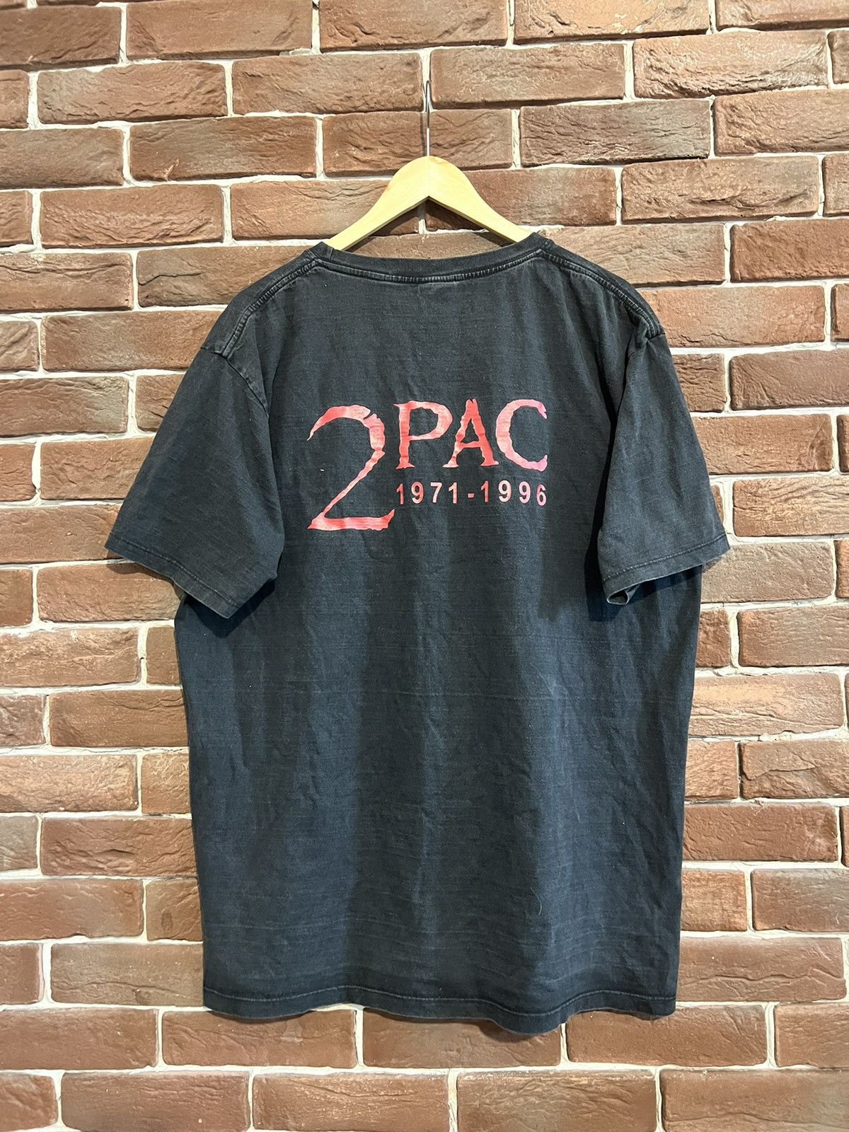 Band Tees Rare 2Pac Legends Live Forever Vintage Rap Band Tee Tupac 00 Size US XL / EU 56 / 4 - 2 Thumbnail