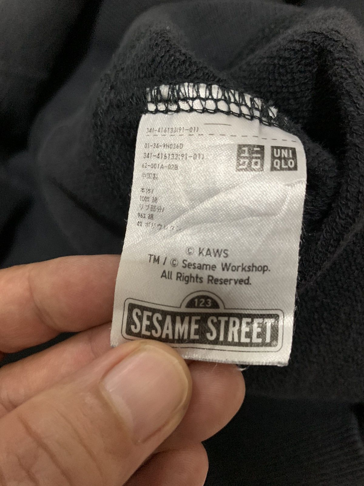 Kaws × Uniqlo Uniclo X Kaws X Sesame Street Sun Faded Sweatshirt Size US XXL / EU 58 / 5 - 11 Thumbnail