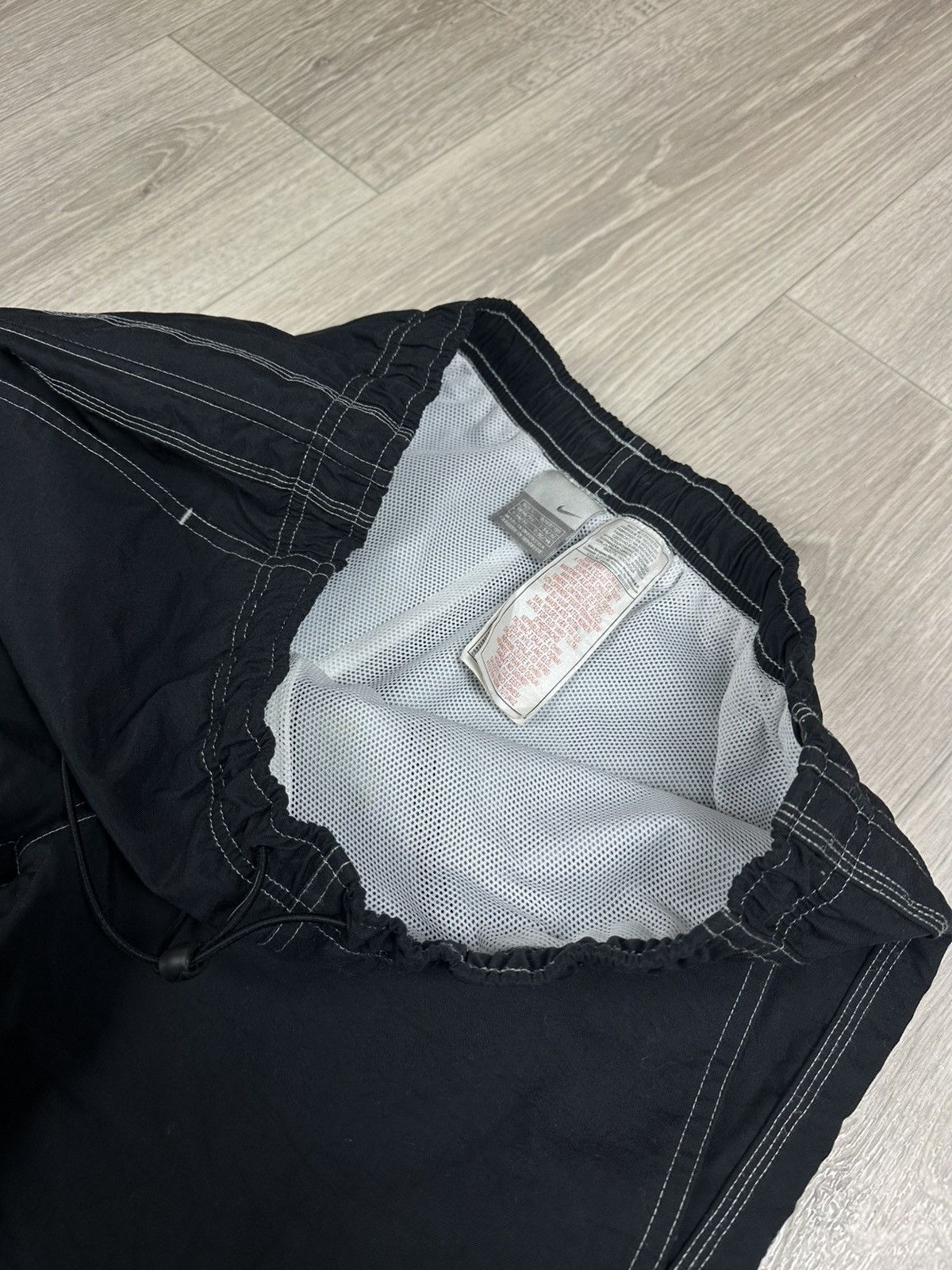Nike × Vintage Y2K Nike Vintage Nylon Shorts Swoosh Size L Size US 33 - 9 Thumbnail