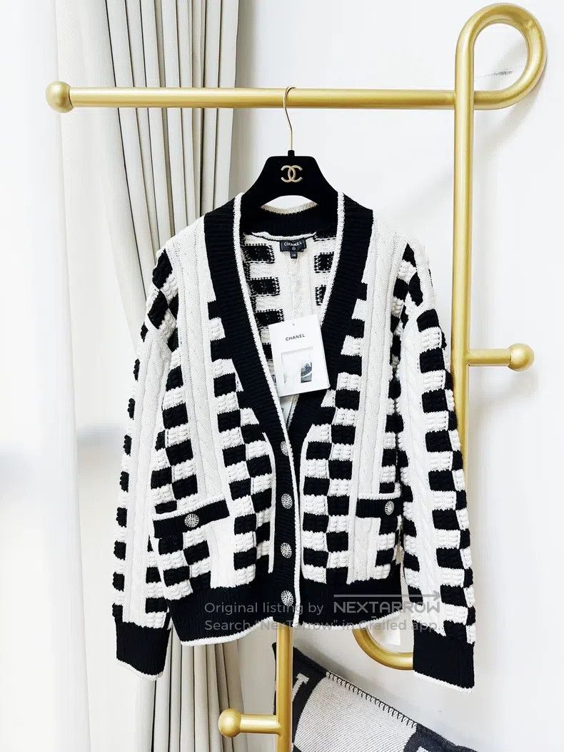 Chanel Chanel 23C early spring vacation black and white colour bl Size XS / US 0-2 / IT 36-38 - 1 Thumbnail