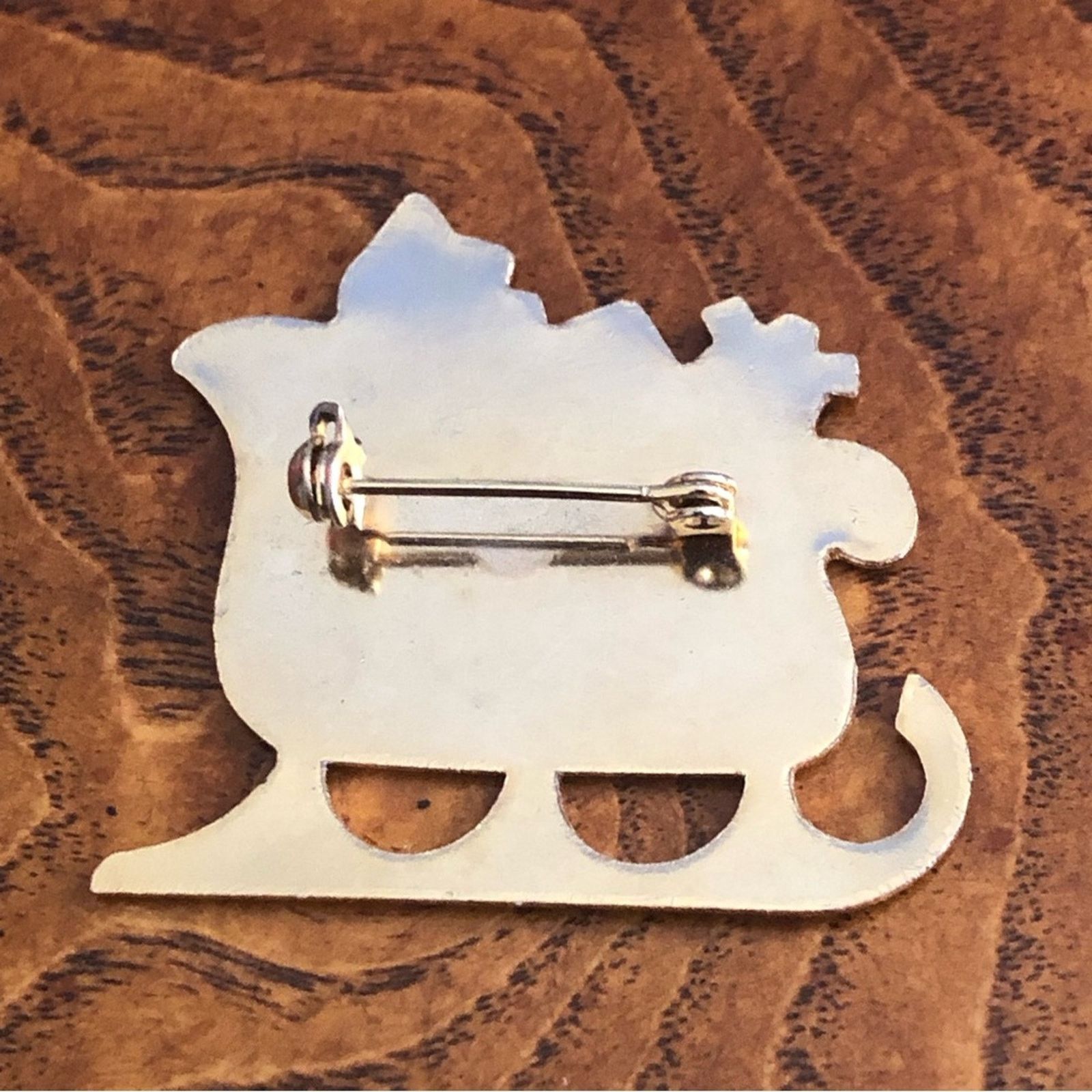 Vintage Vintage enamel Christmas sleigh brooch pin Size ONE SIZE - 2 Thumbnail