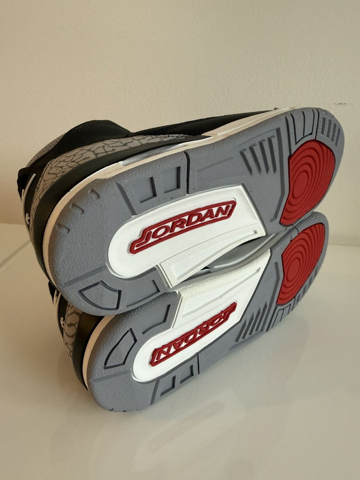 Jordan Brand DS GS 2024 NIKE AIR JORDAN III 3 RETRO BLACK CEMENT Size US 5.5 / IT 35.5 - 4 Thumbnail