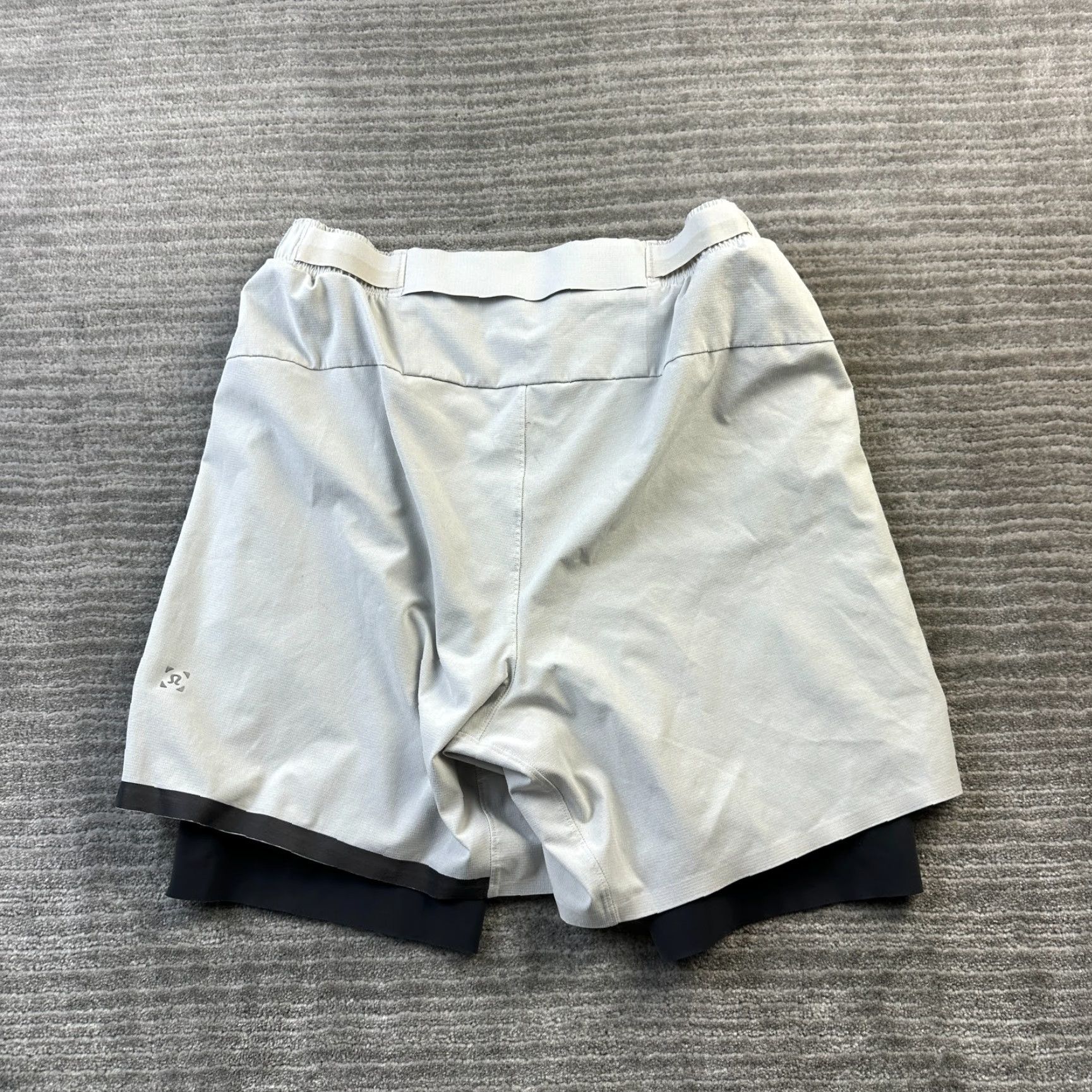 Lululemon Lululemon Shorts Mens Small Gray Surge Lined 6" Running Size US 26 / EU 42 - 2 Thumbnail