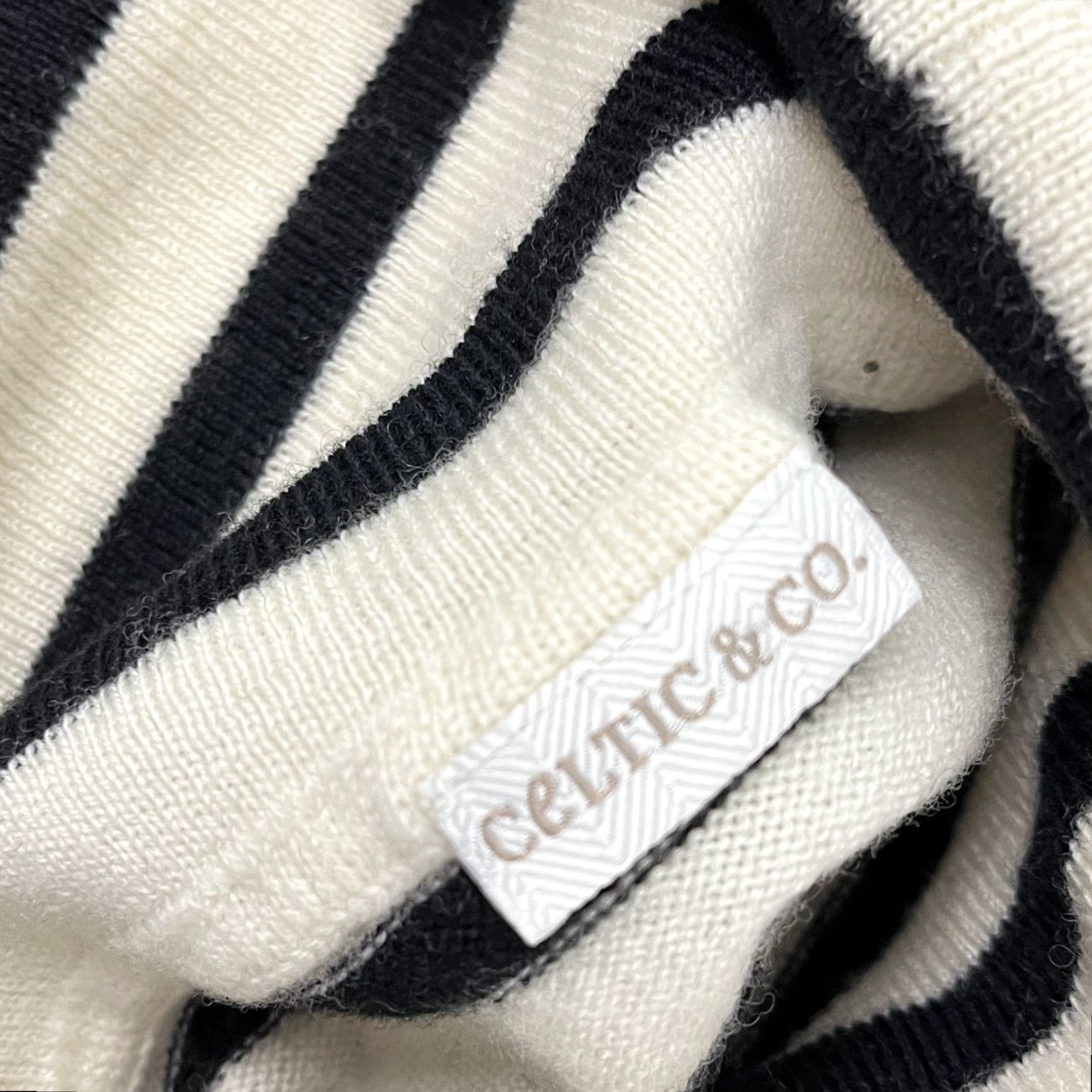 Vintage VINTAGE Celtic & Co Women's Sweater XS Turtleneck Knit Pullover Casual Winter White Black Striped Size XS / US 0-2 / IT 36-38 - 3 Thumbnail