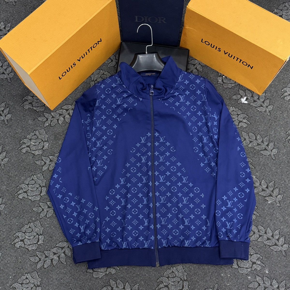 Louis Vuitton LOUIS VUIITON MONOGRAM ZIP-UP JACKET Size US L / EU 52-54 / 3 - 1 Thumbnail